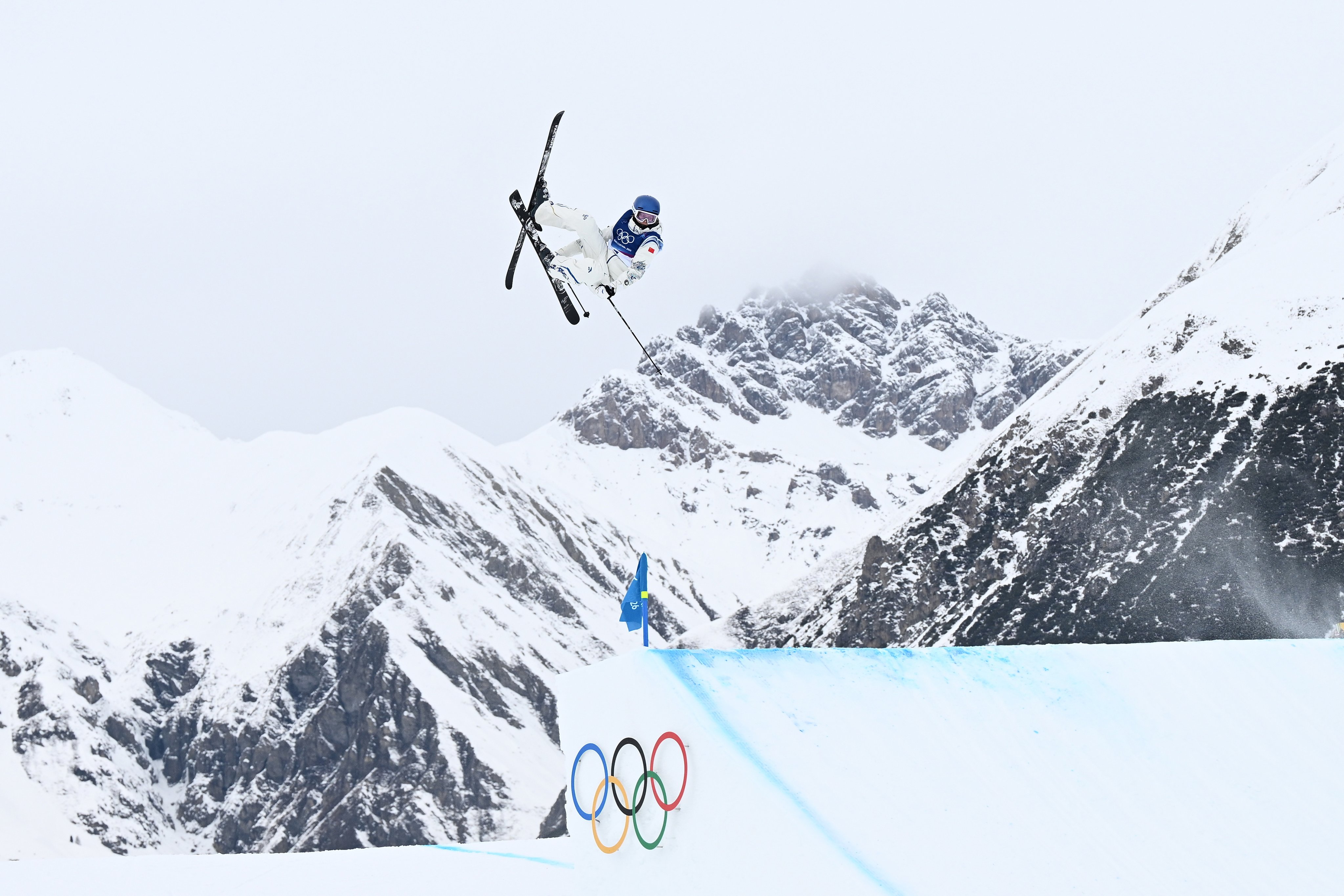 Eileen Gu during a freeski slopestyle run at the Livigno Snow Park ahead of the 2026 Winter Olympics. Photo: EPA