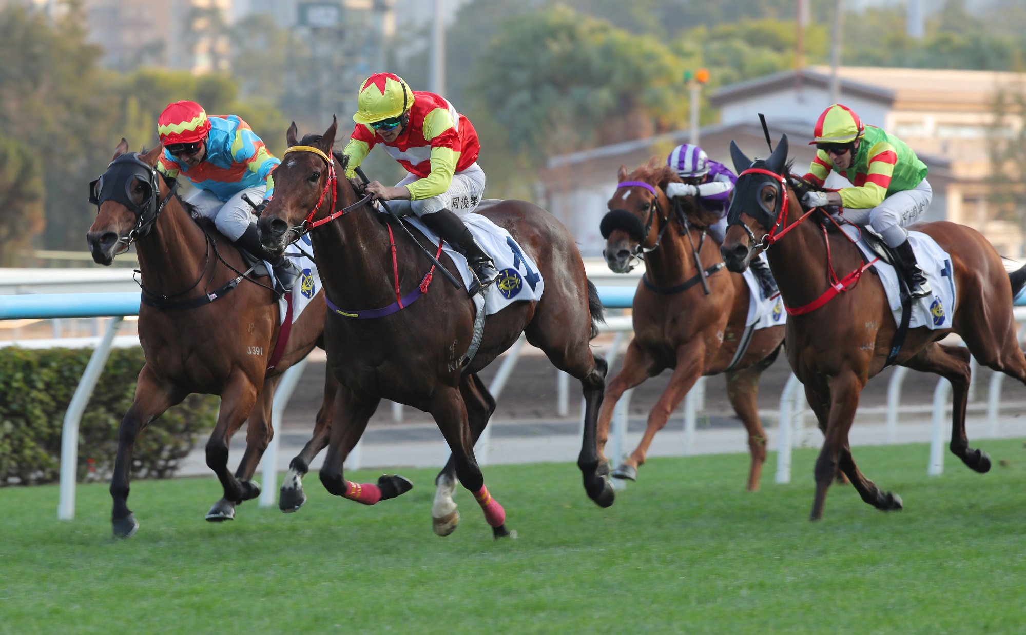 Jerry Chau boots home Emblazon.