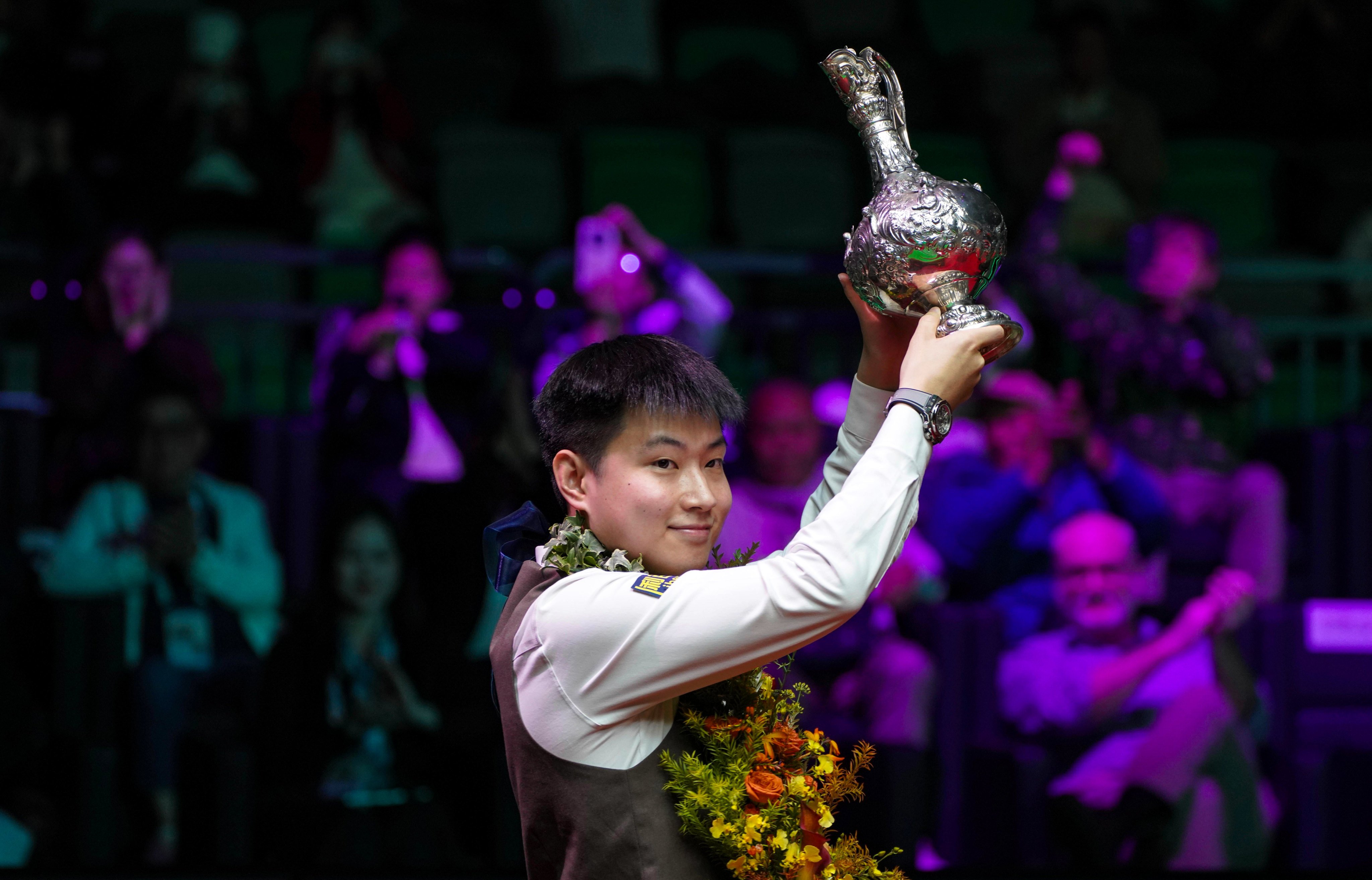 Zhao Xintong acknowledges the Kai Tak Arena crowd after winning the World Grand Prix title on Sunday. Photo: Karma Lo