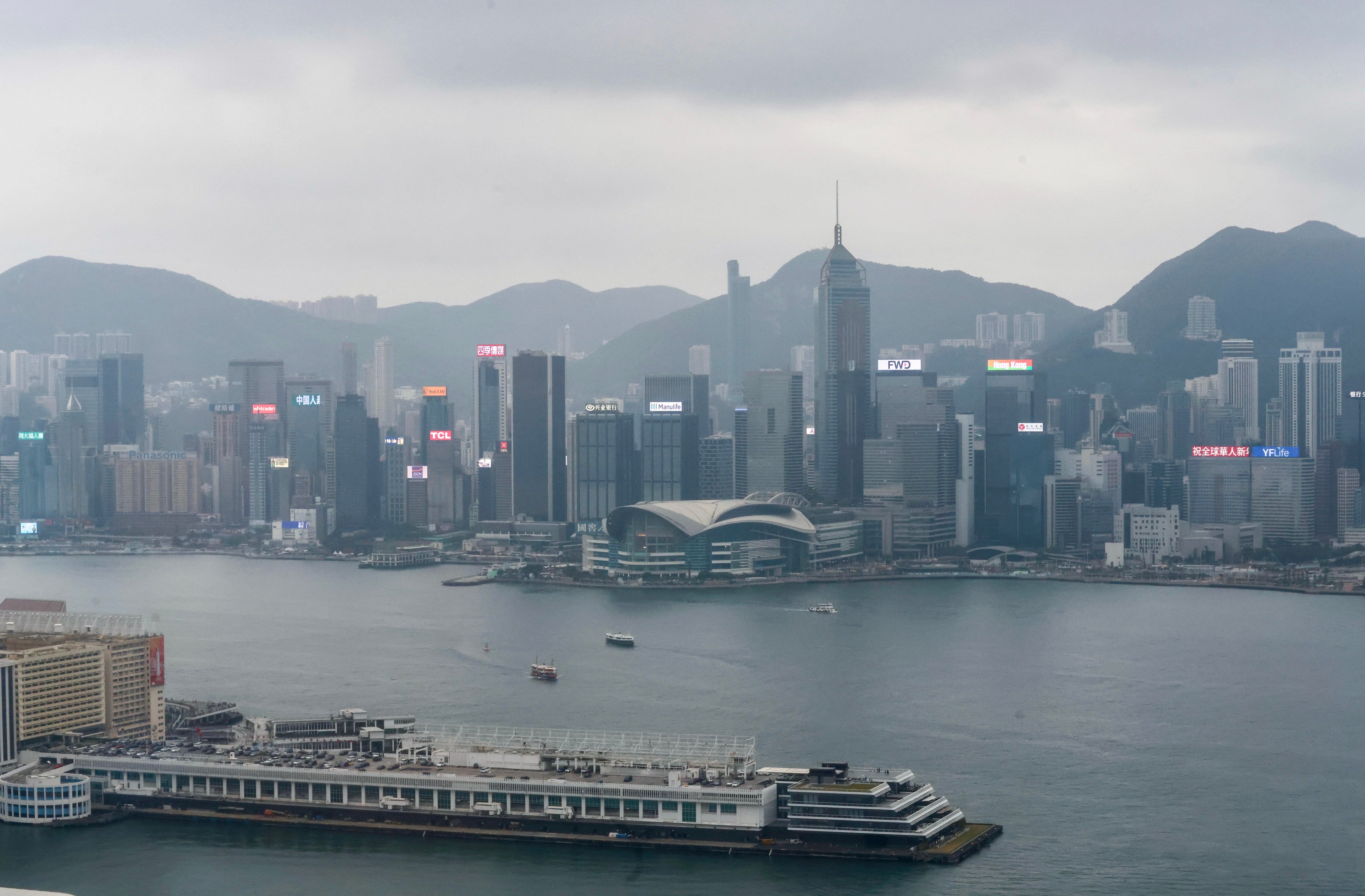 Interest rate cuts and geopolitical tensions are spurring international investors to eye faster-growing Asian markets, particularly Hong Kong and Singapore, according to DBS. Photo: Jonathan Wong