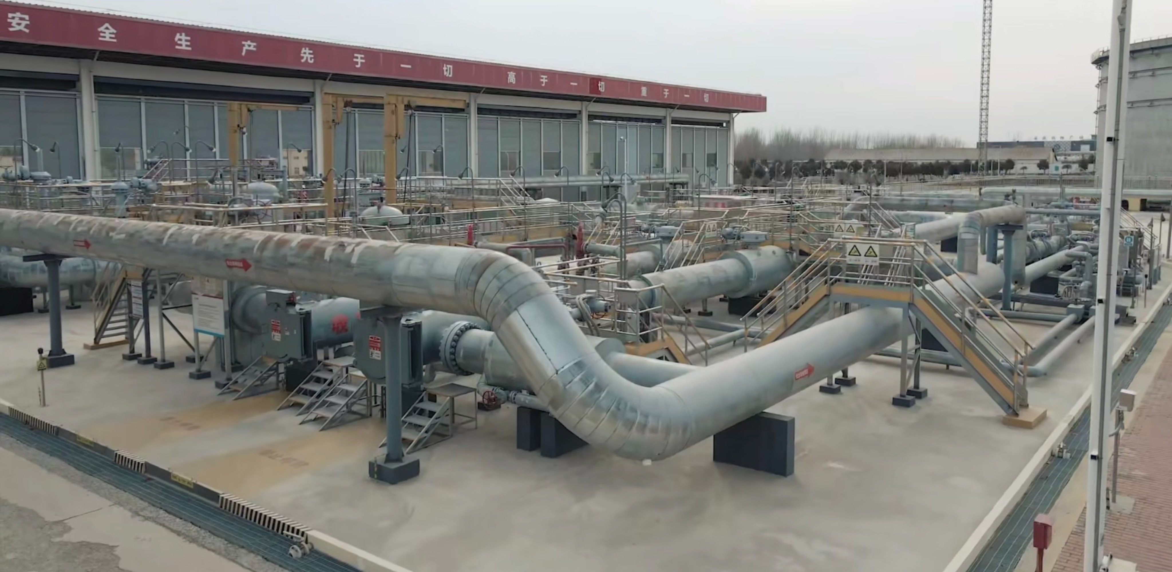 China has successfully repurposed a long-haul oil pipeline to transport carbon dioxide. Photo: CCTV