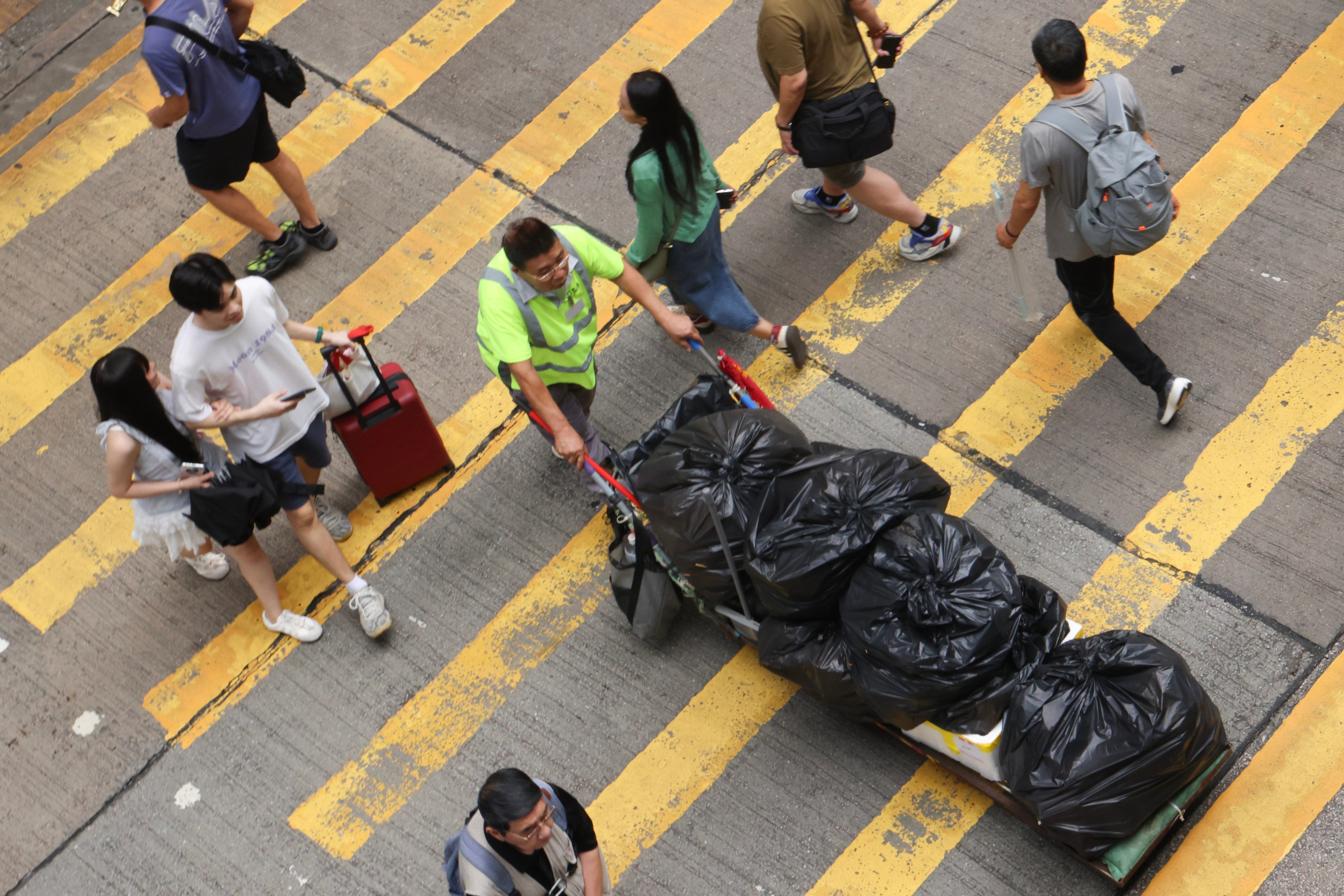The statutory minimum wage is currently HK$42.10 per hour. Photo: Jelly Tse
