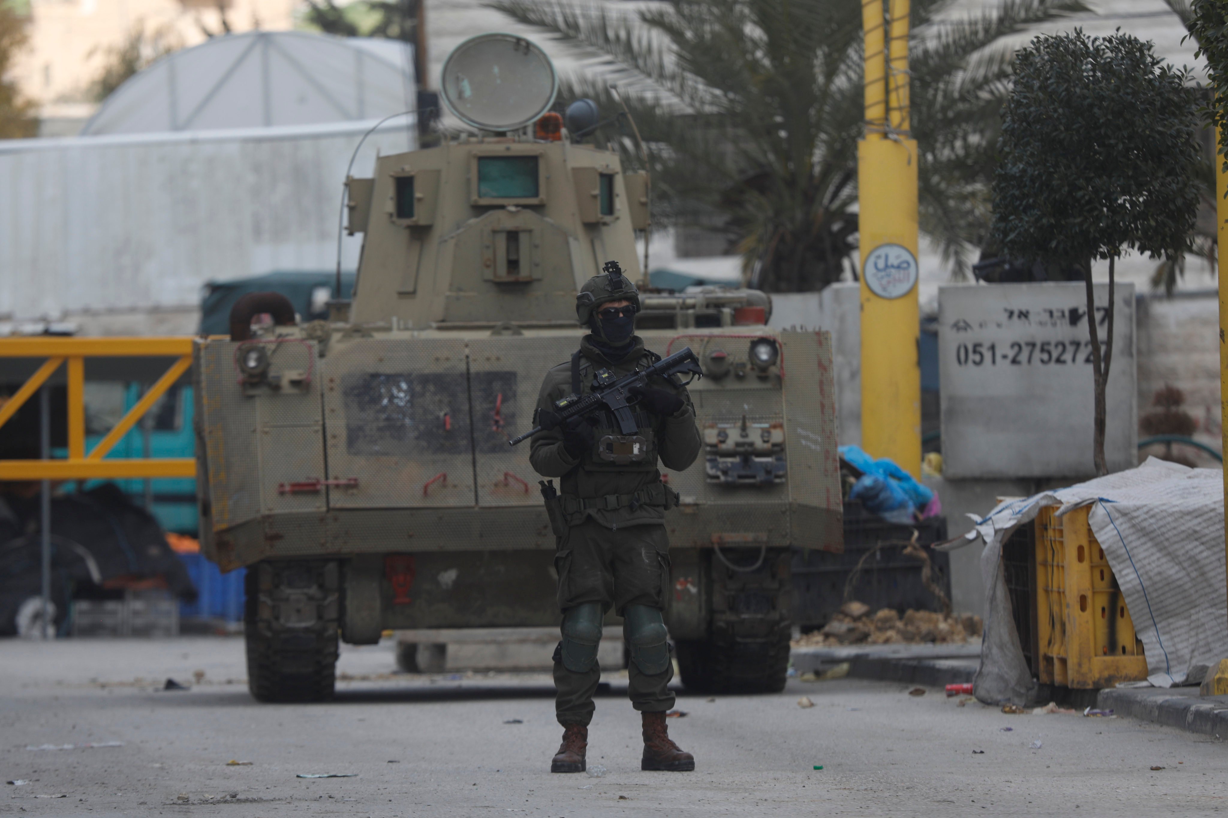 An Israeli soldier takes up position during an army raid outside Hebron. Photo: dpa