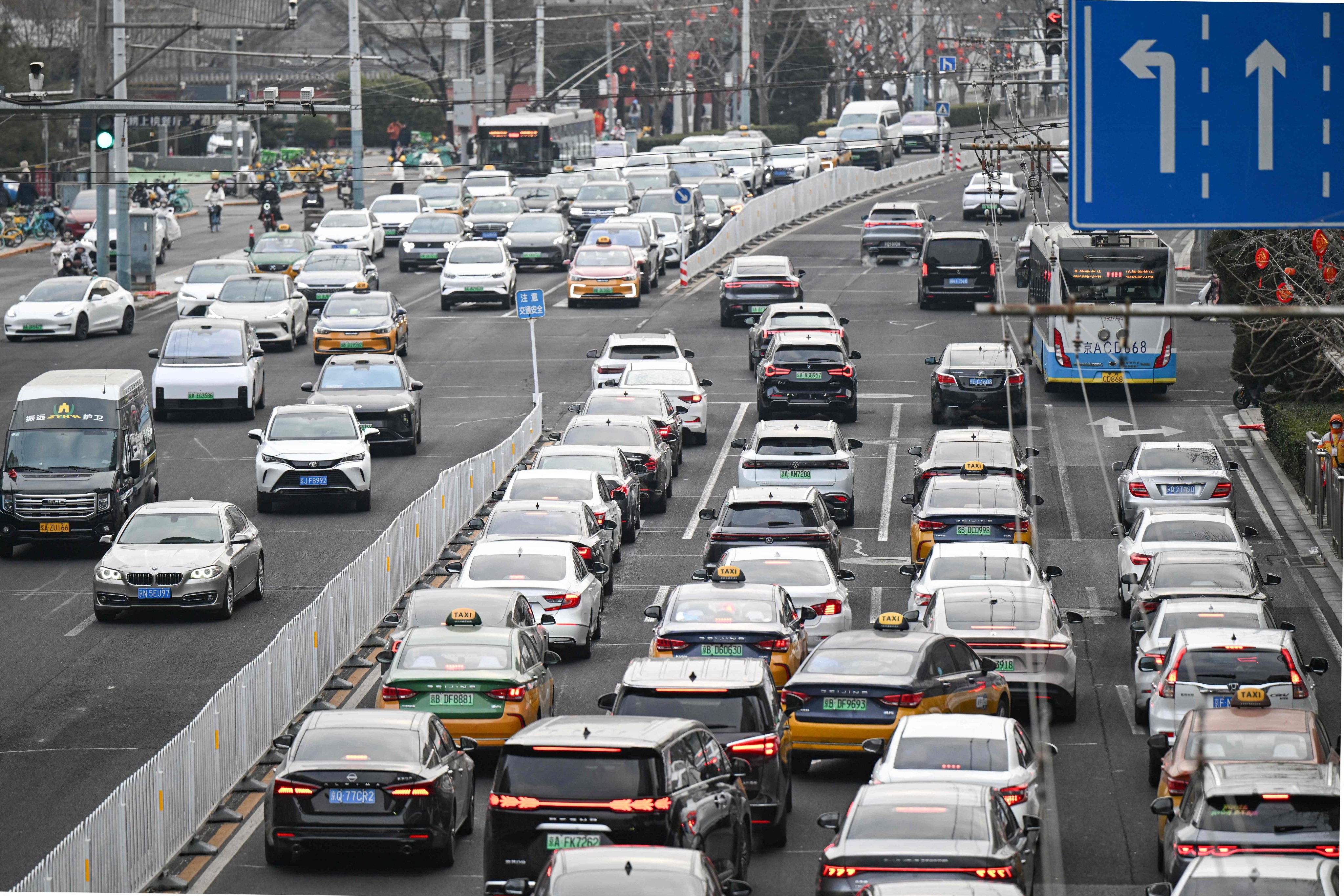 Rush hour in Beijing. White vehicles are less likely to be involved in an accident, according to data from a digital solutions provider. Photo: AFP