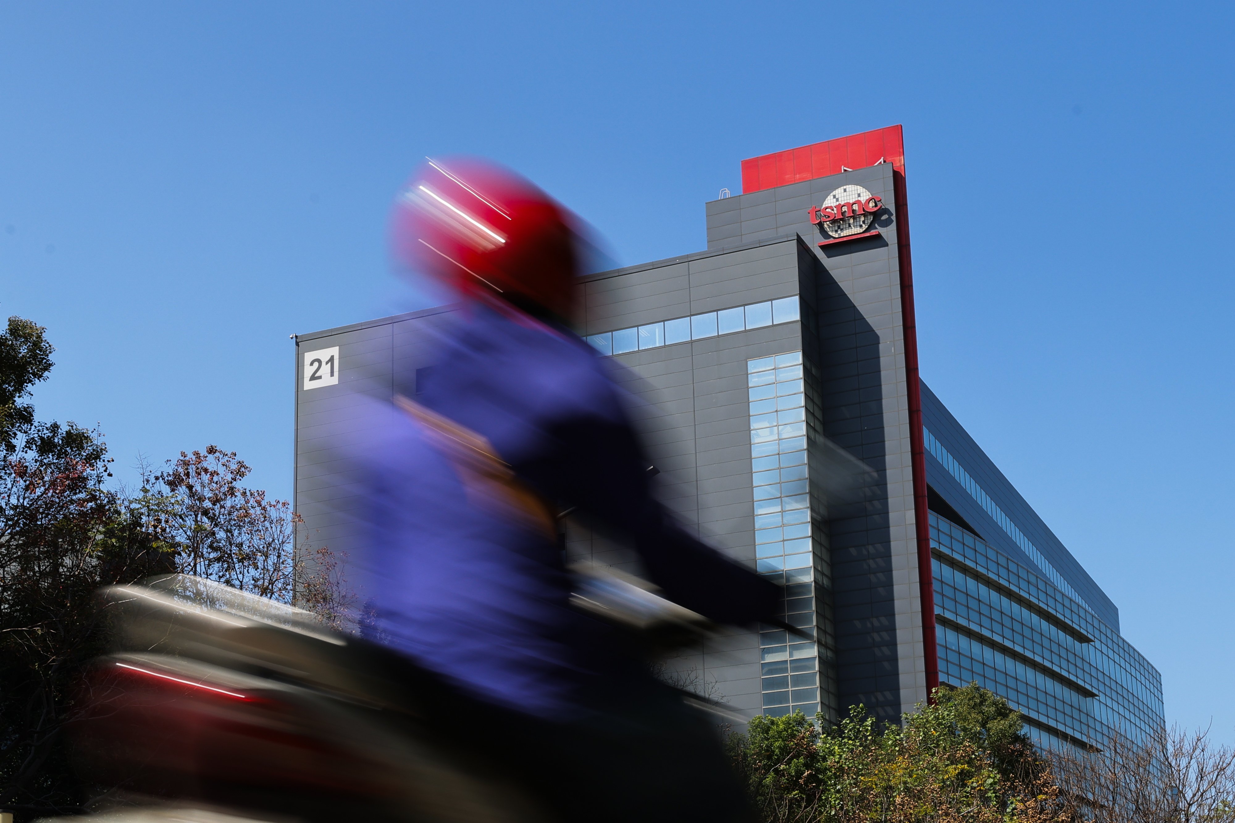 A motorcyclist rides past the TSMC logo outside its building in Hsinchu, Taiwan, February 10, 2026. Photo: EPA