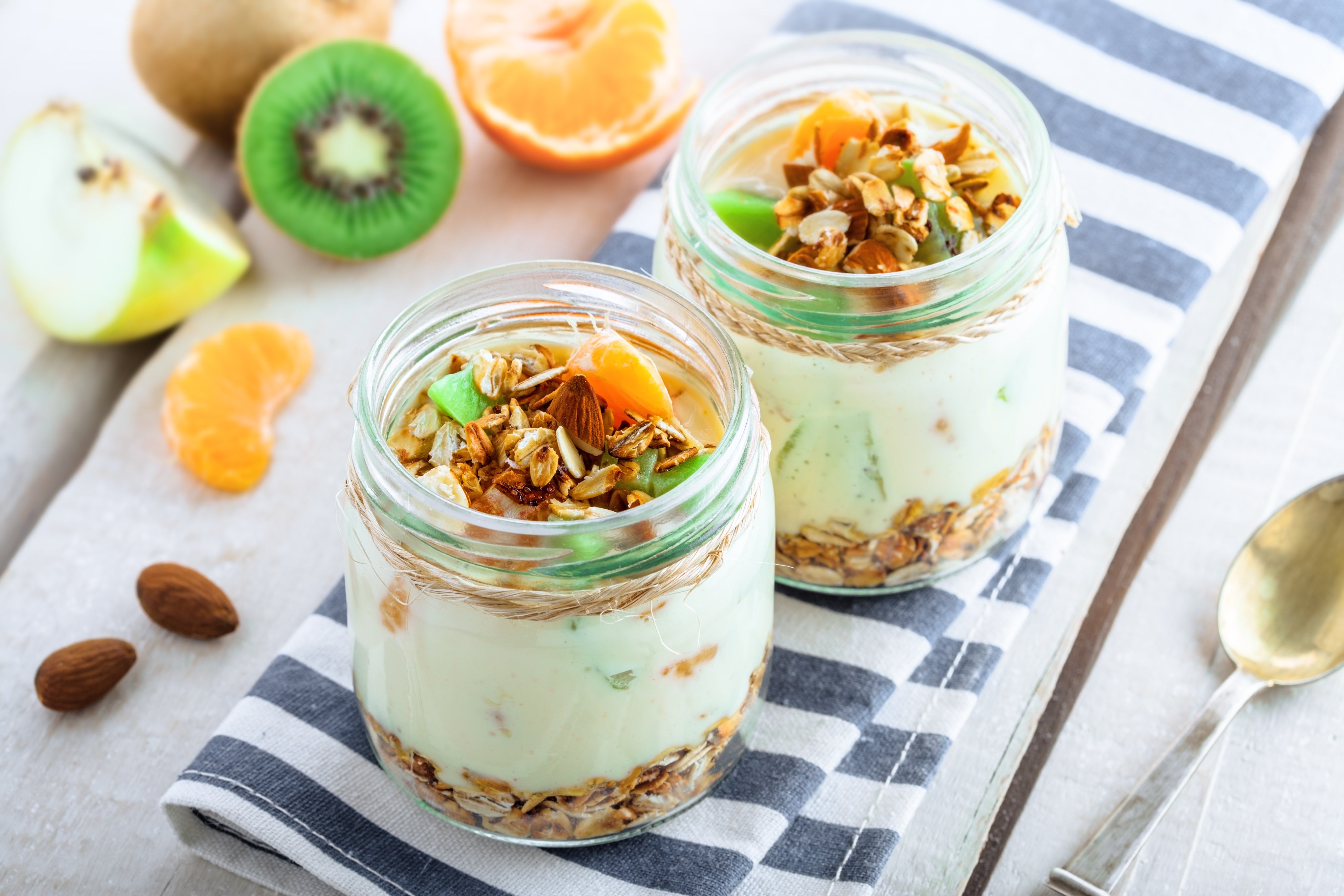 Eating yogurt with fruit makes for a good source of probiotics and prebiotics. Photo: Shutterstock