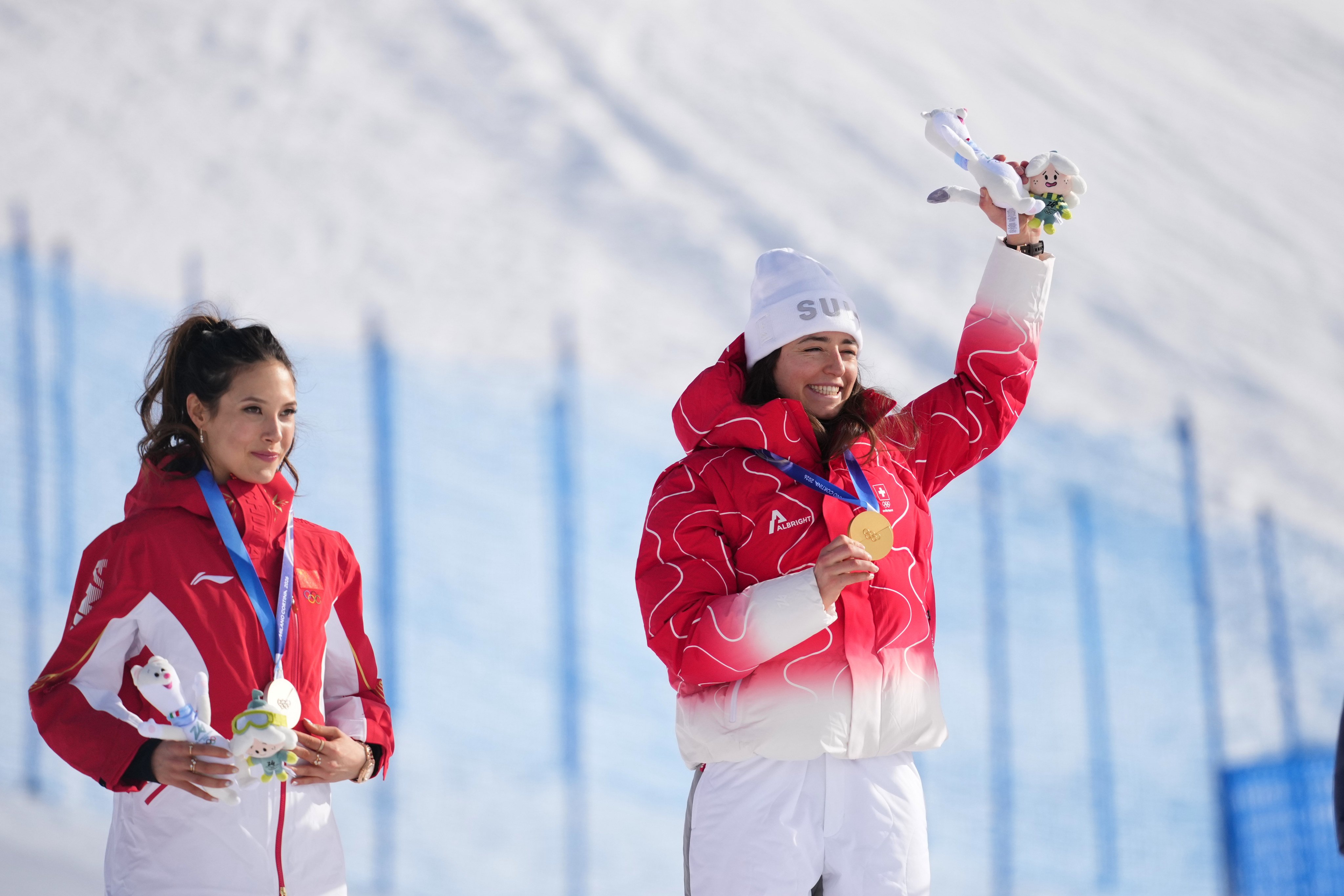 Eileen Gu of China (left) was beaten to the freestyle skiing slopestyle gold medal for the second straight Olympics by Switzerland’s Mathilde Gremaud on Monday.  Photo: AP
