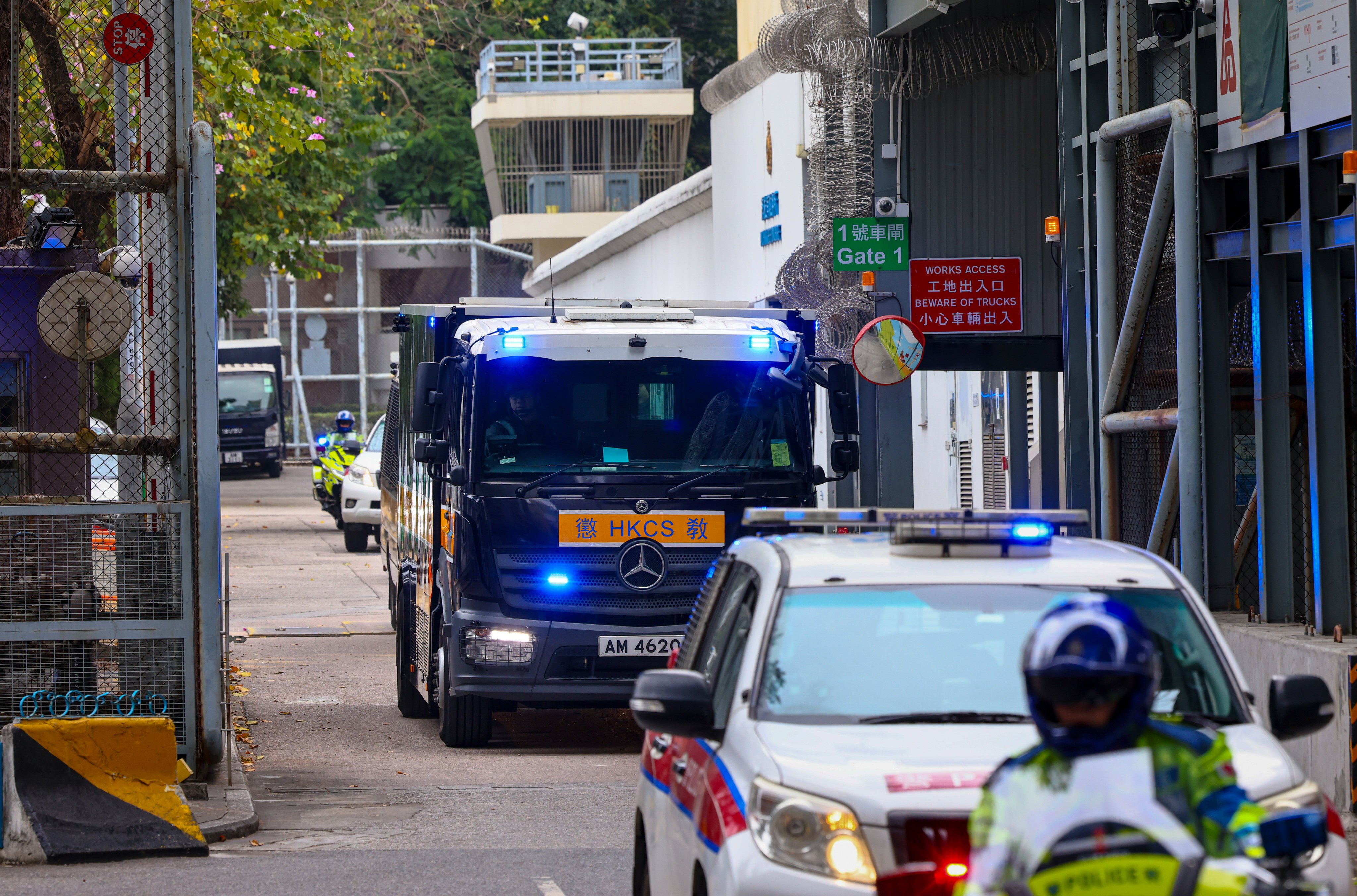 A Hong Kong Correctional Services vehicle carrying former media tycoon Jimmy Lai leaves the Lai Chi Kok Reception Centre and heads to the West Kowloon Court on February 9. Photo: Dickson Lee