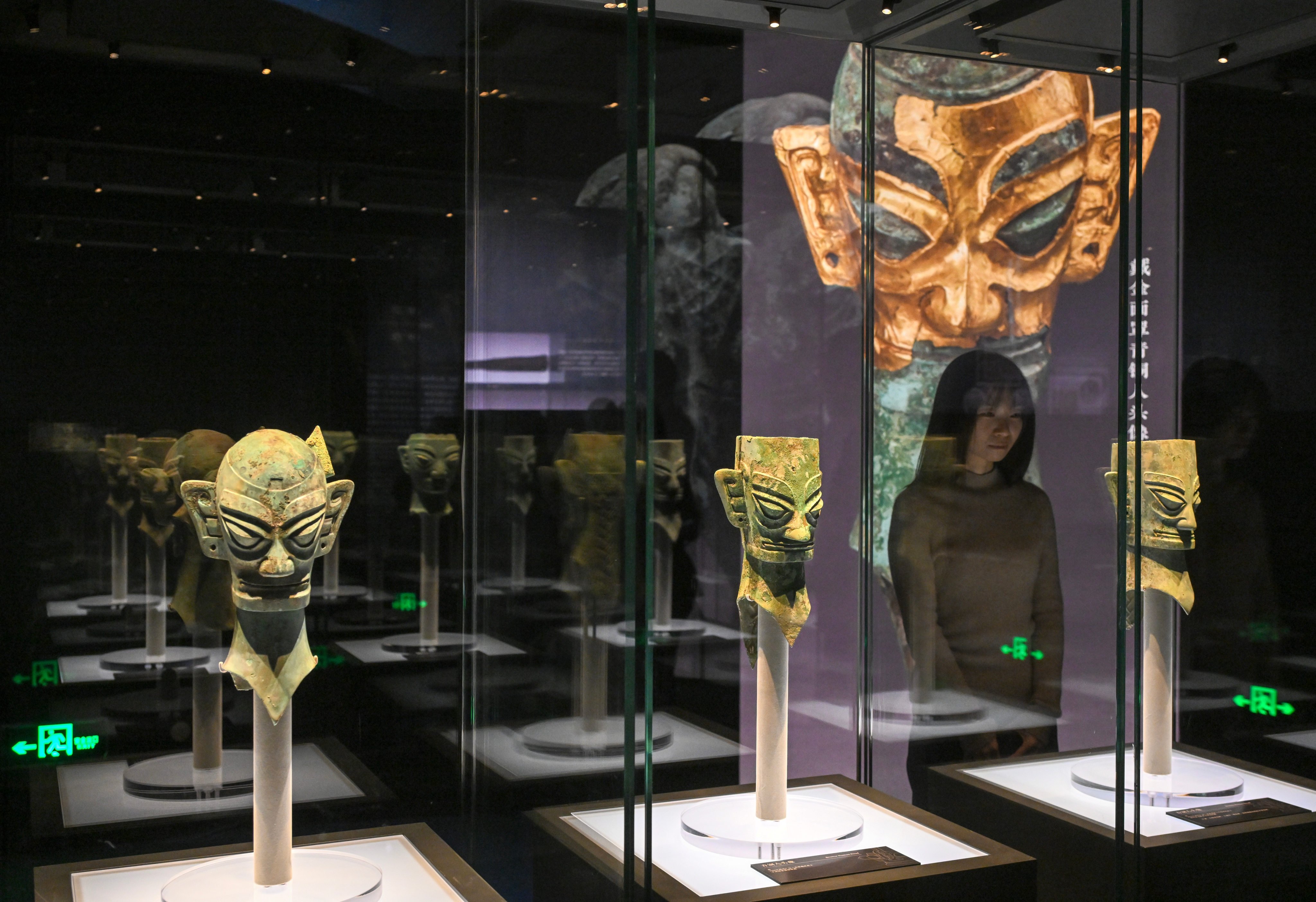 A visitor views the “Ancient Shu Civilisation of the Sanxingdui and Jinsha Sites” exhibition at the National Museum of China in Beijing on January 18. A Chinese team says it has solved some mysteries related to crimson beads found in Sanxingdui. Photo: Xinhua