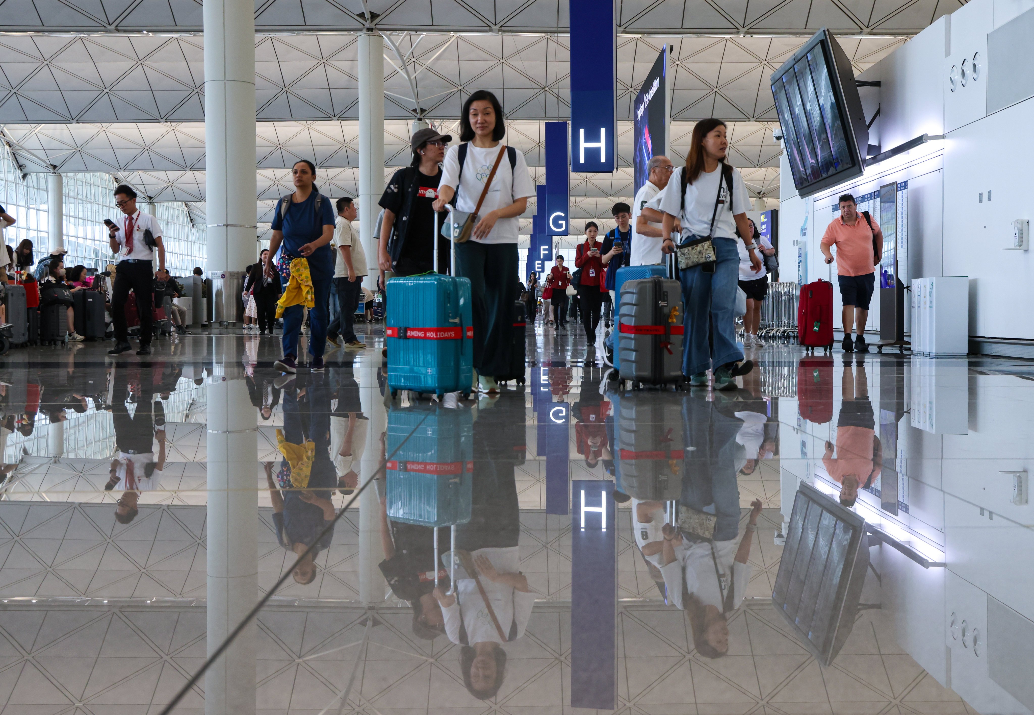 Travellers at Hong Kong International Airport. Photo: Jelly Tse