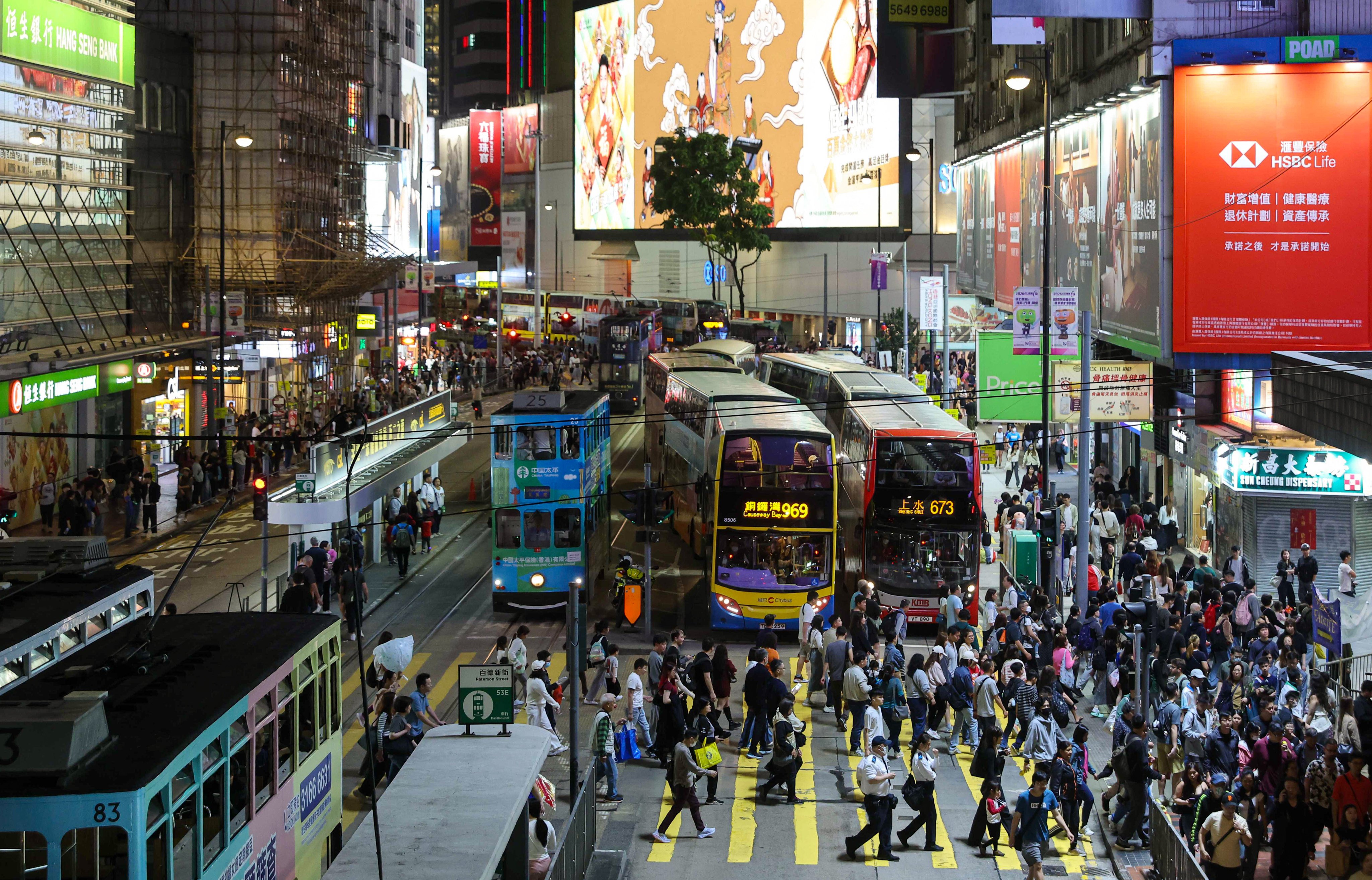 Hennessy Road in Causeway Bay is packed on Monday evening. Photo: Edmond So