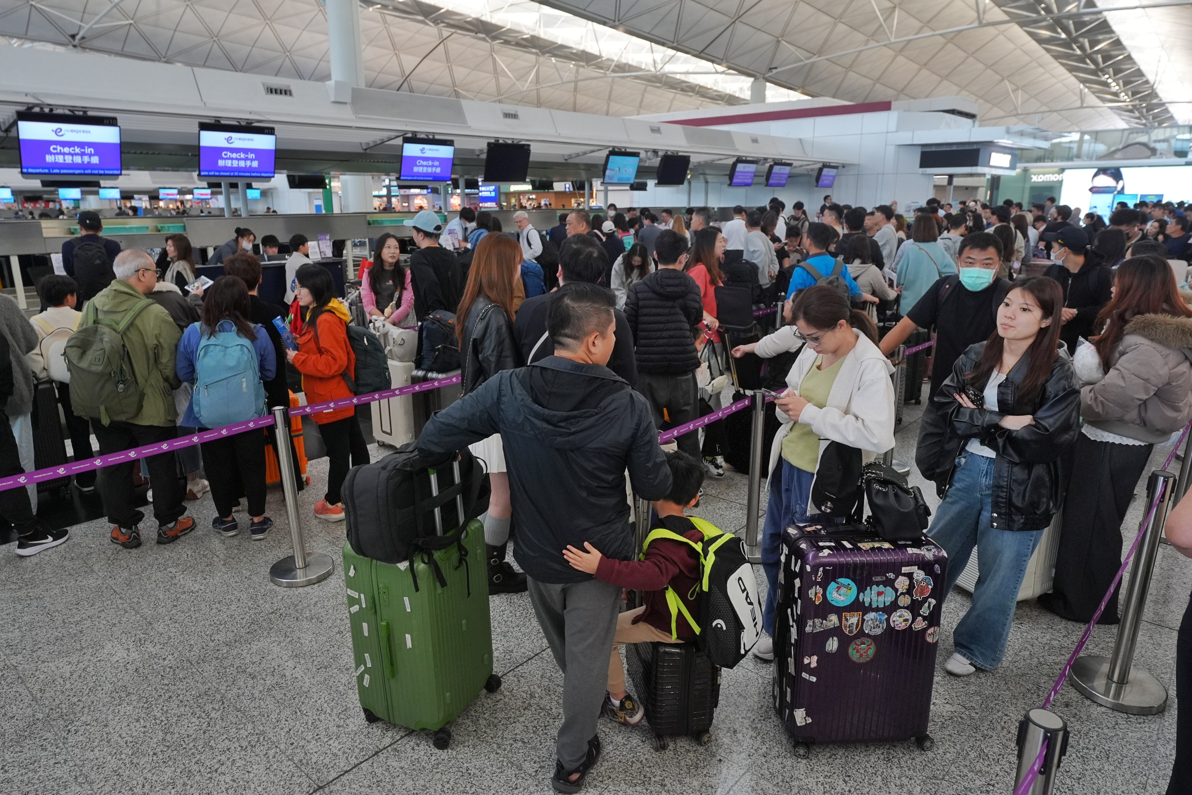 Hong Kong residents made 1.39 million outbound trips from February 13 to 15, according to the Immigration Department. Photo: Elson Li
