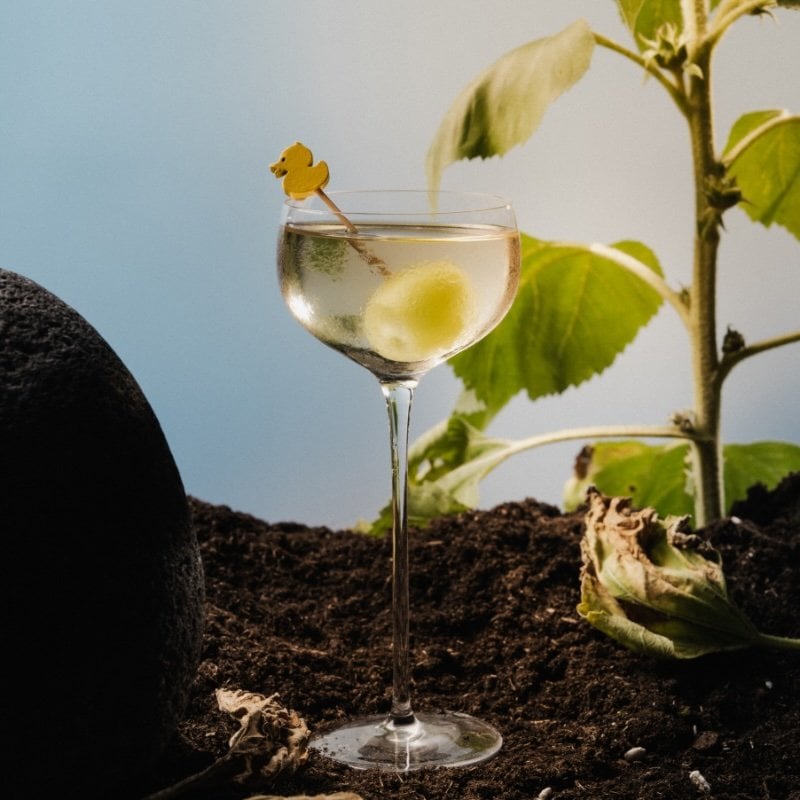 Dewdrop Whisper at the Aqua Bar is made of gin, elderflower liqueur and fresh lime juice. The drink is part of the new cocktail menu created to celebrate the Bangkok bar’s 20th anniversary. Photo: Anantara Siam Bangkok Hotel