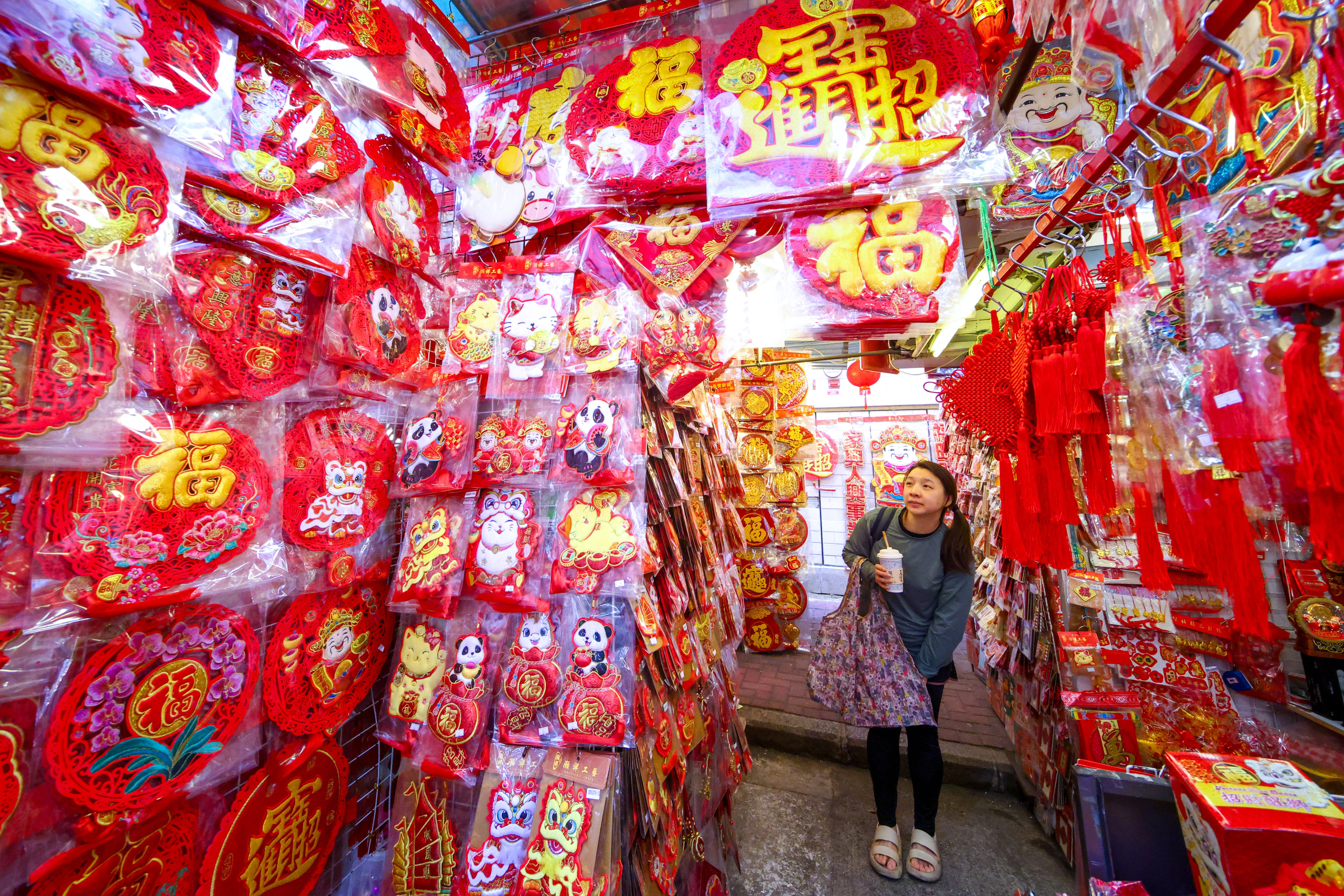 Families are encouraged to hang red decorations during Lunar New Year, but what are some things to avoid? Photo: Dickson Lee
