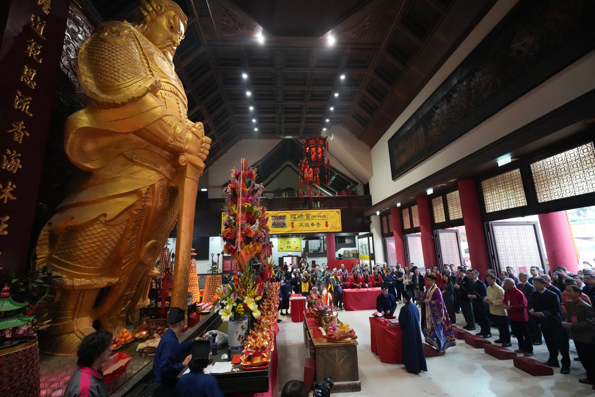 The drawn No 22 fortune stick reads: “Do not get close to a wooden man; judge people by their good and evil deeds.” Photo: Jelly Tse