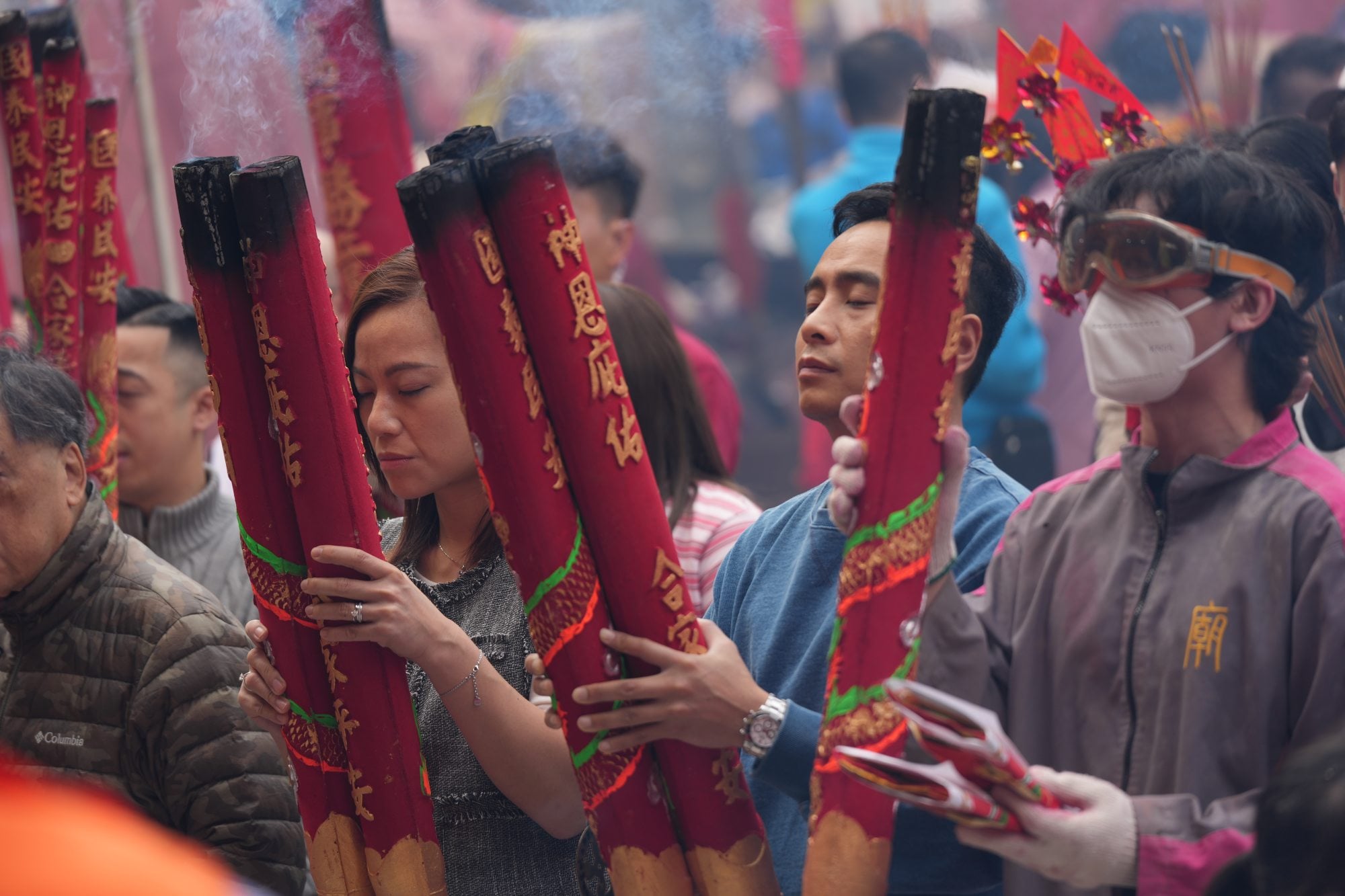 Worshippers burn incense at Che Kung Temple in Sha Tin. Photo: Jelly Tse