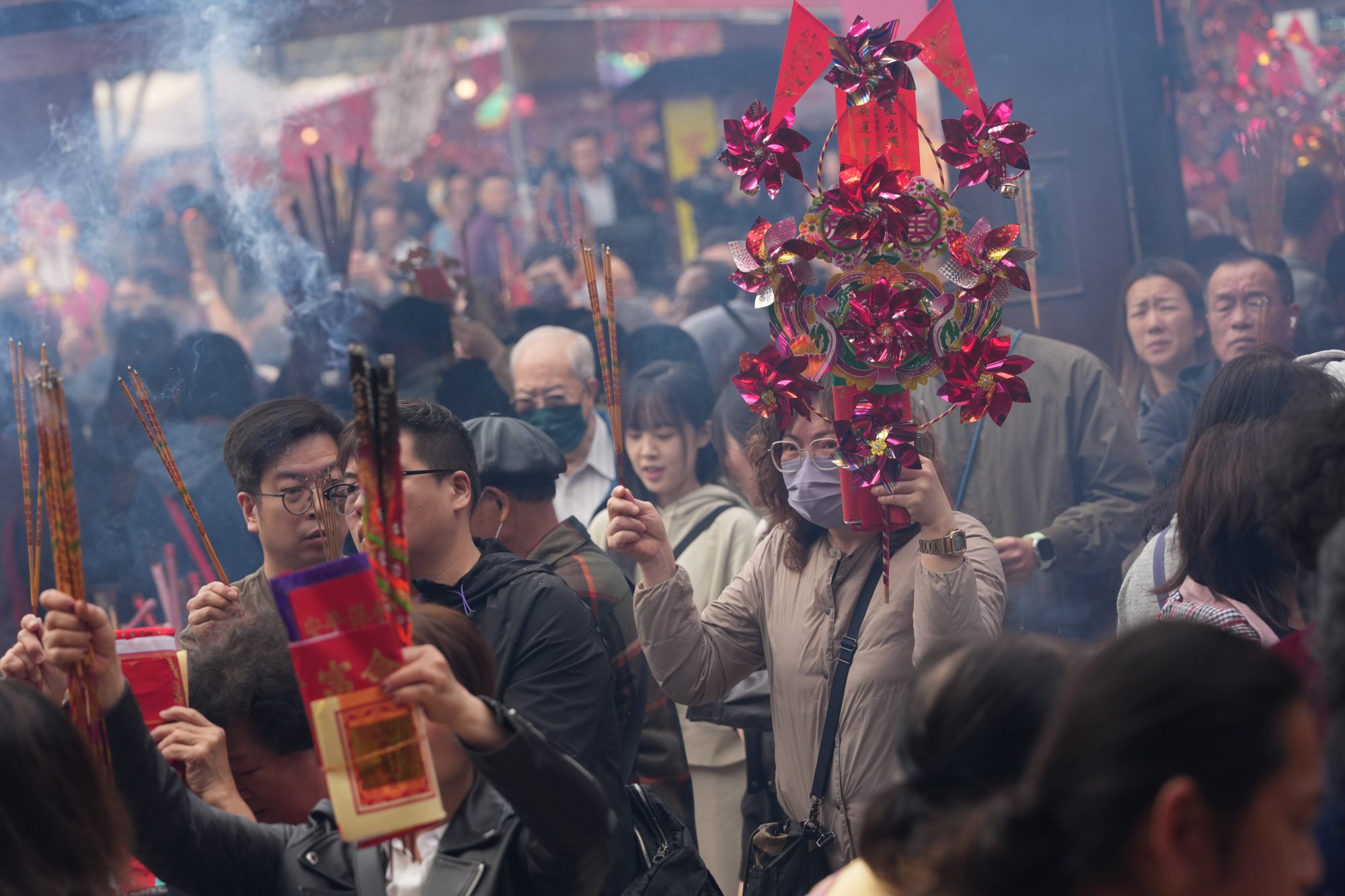 Worshippers at Che Kung Temple in Sha Tin. Photo: Jelly Tse