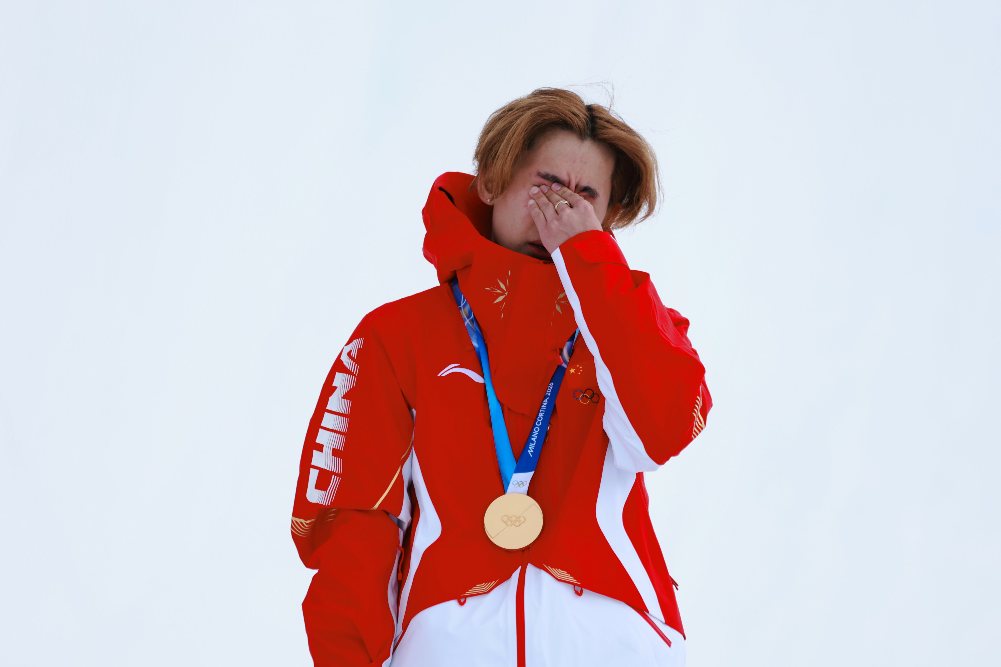 Su Yiming cries tears of joy after winning men’s snowboard slopestyle gold at the Winter Olympics. Photo: EPA