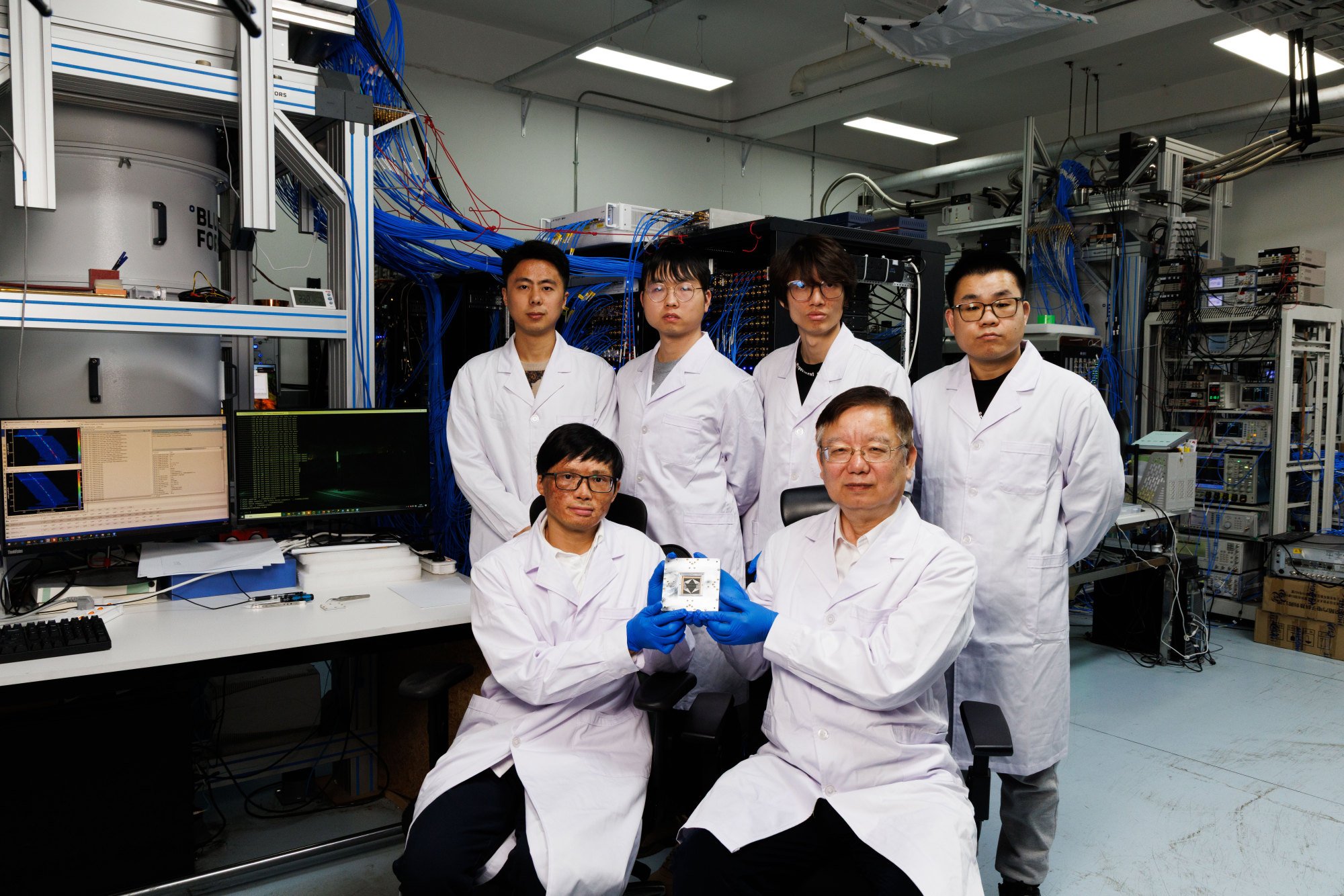 The team led by Fan Heng (seated right) will continue to focus on developing larger-scale, higher-performance quantum chips. Photo: Xinhua