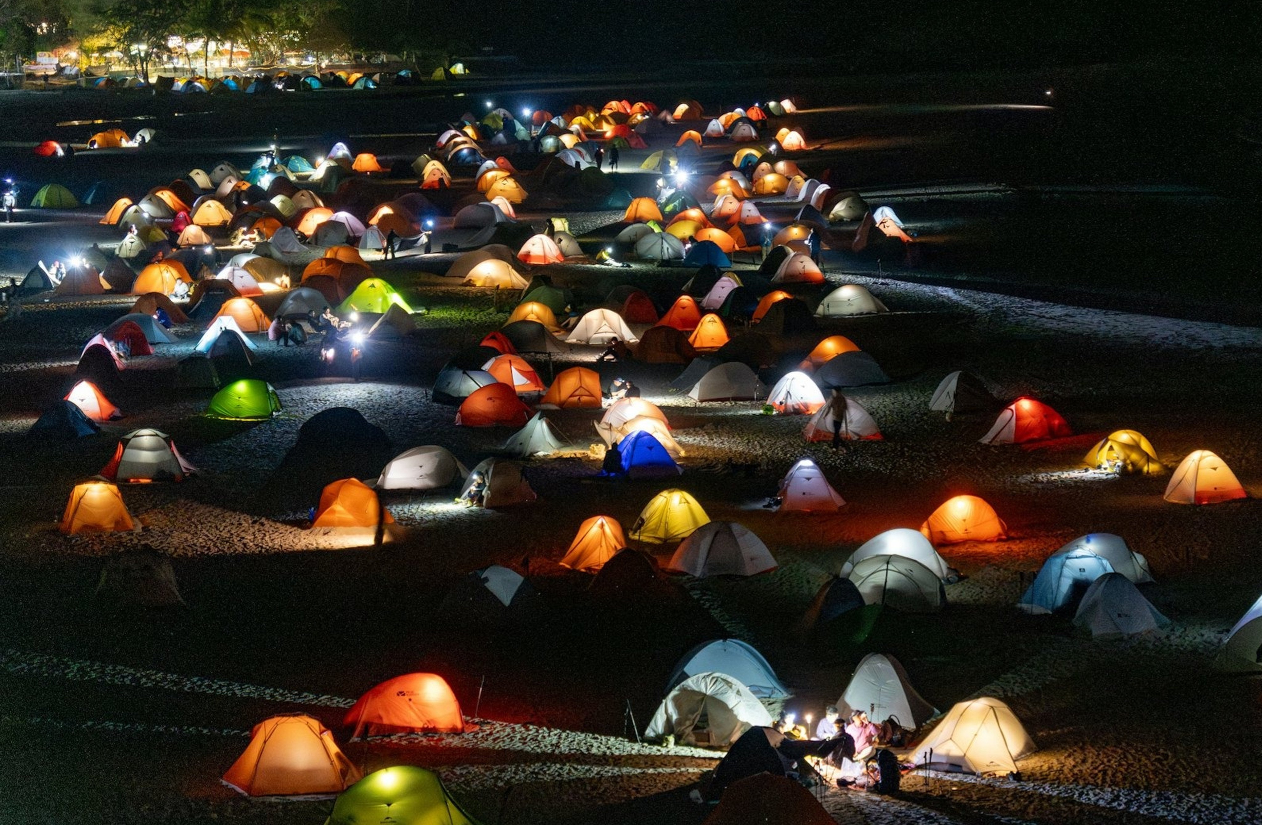 Greenpeace says it counted 585 tents at the Ham Tin Wan and Sai Wan campsites. Photo: Greenpeace