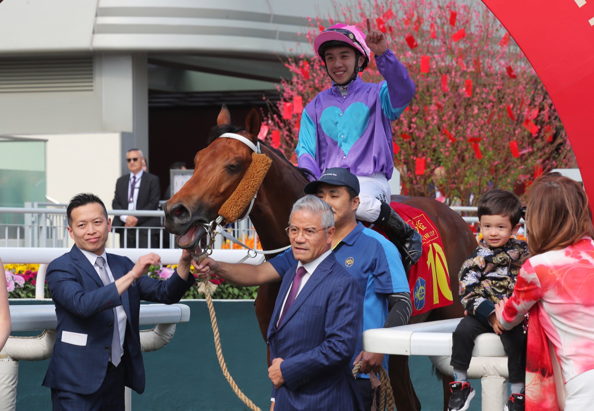 Trainer Tony Cruz (centre) and jockey Angus Chung celebrate Stunning Peach’s breakthrough win. Trainer Tony Cruz (centre) and jockey Angus Chung celebrate Stunning Peach’s breakthrough win.