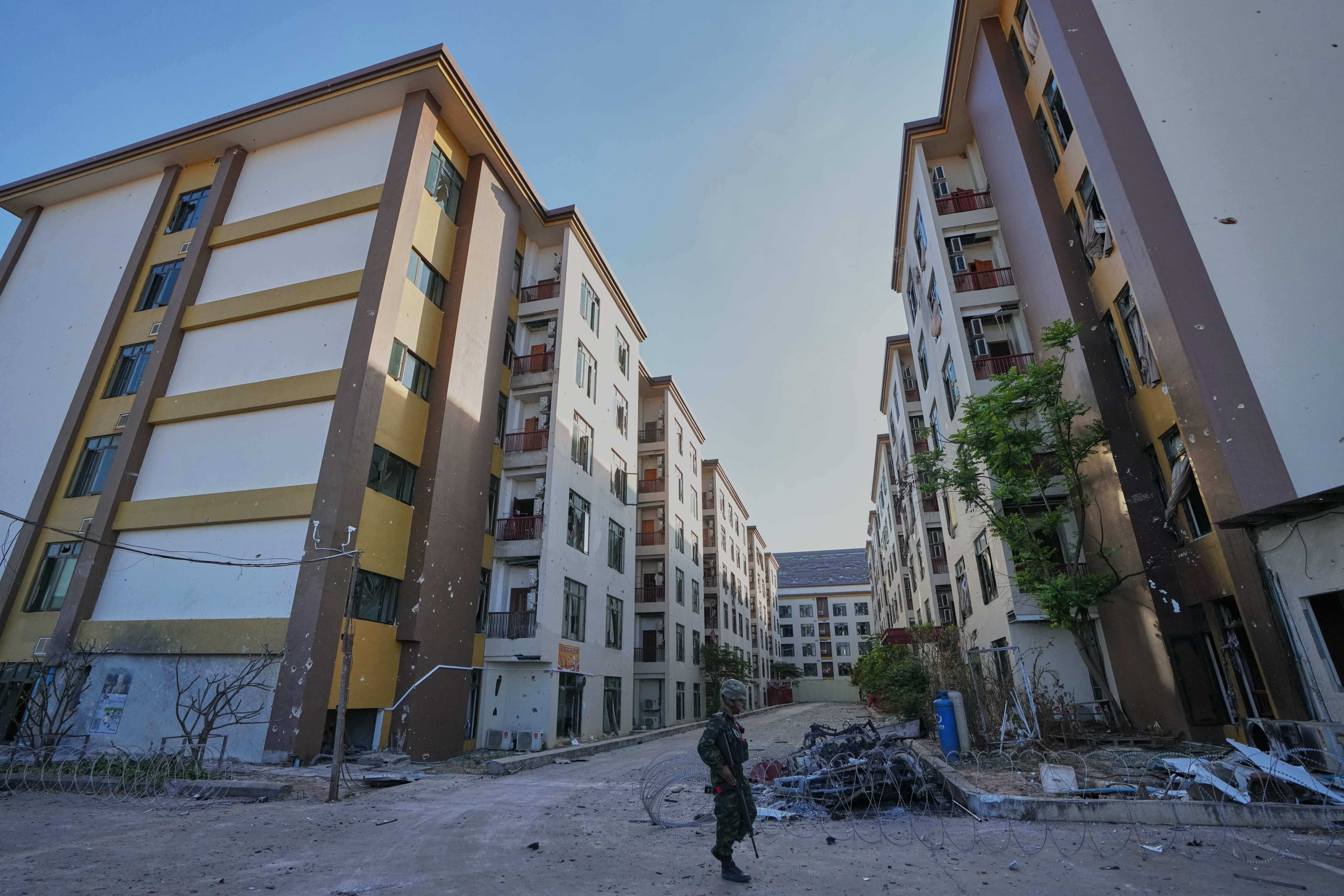 A Thai soldier keeps guard outside a closed scam centre in O’Smach, Cambodia, on February 2. Photo: AP