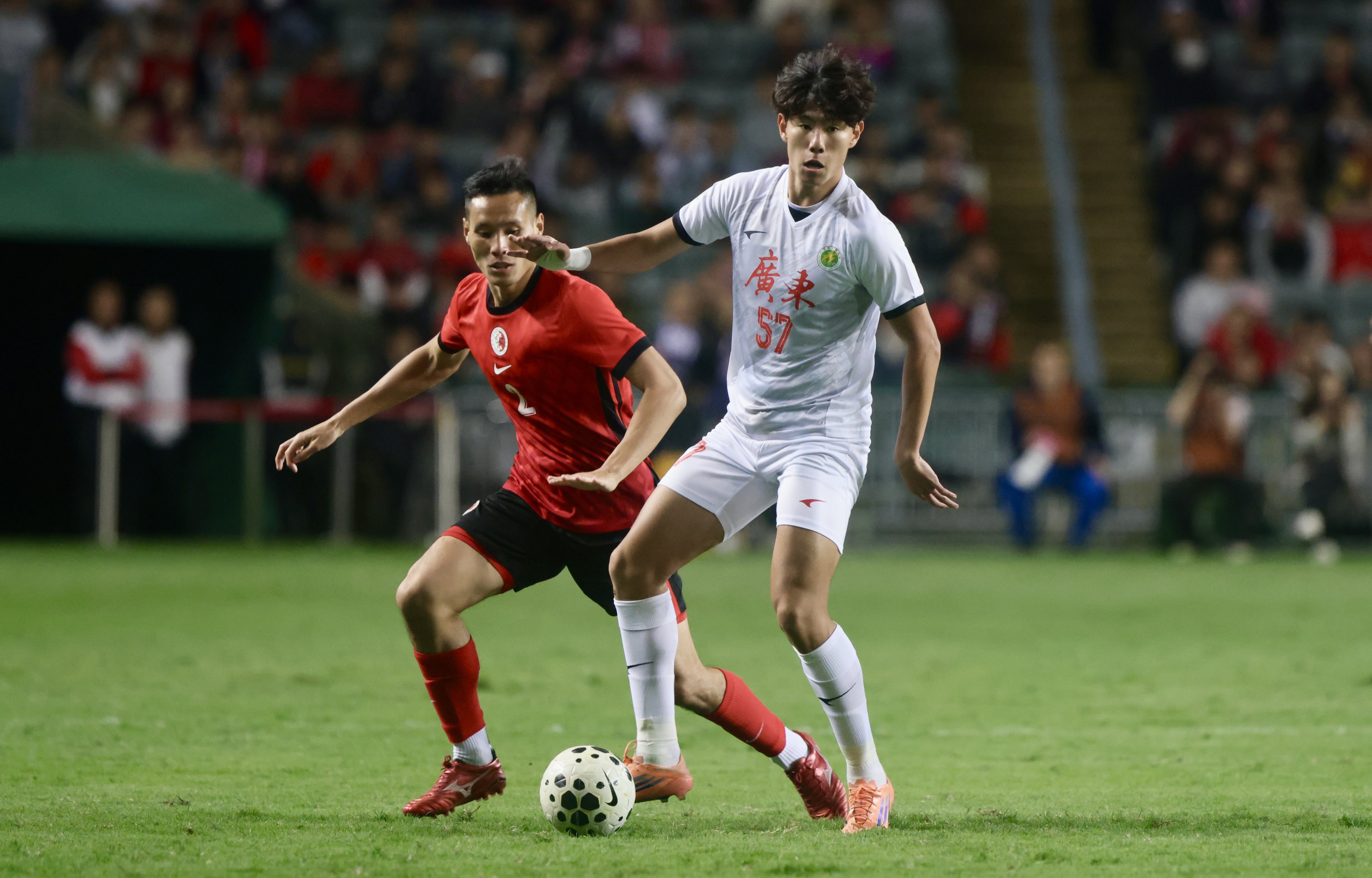 Jacky Leung (left) tracks Wang Xiyang during the first leg of this year’s Guangdong-Hong Kong Cup. Photo: Jonathan Wong