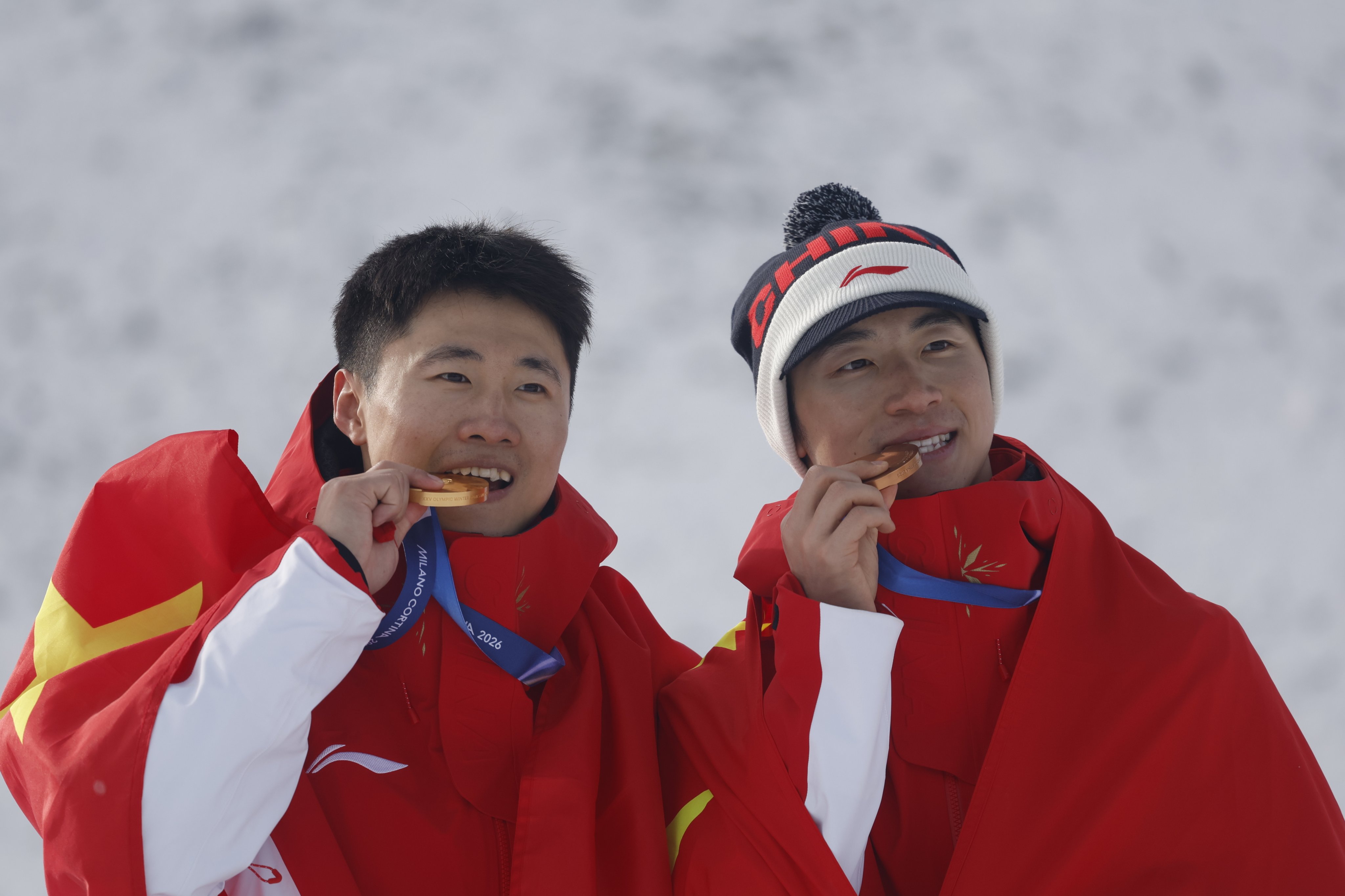 Chinese pair Wang Xindi (left) and Li Tianma won gold and bronze respectively in the men’s aerials. Photo: EPA