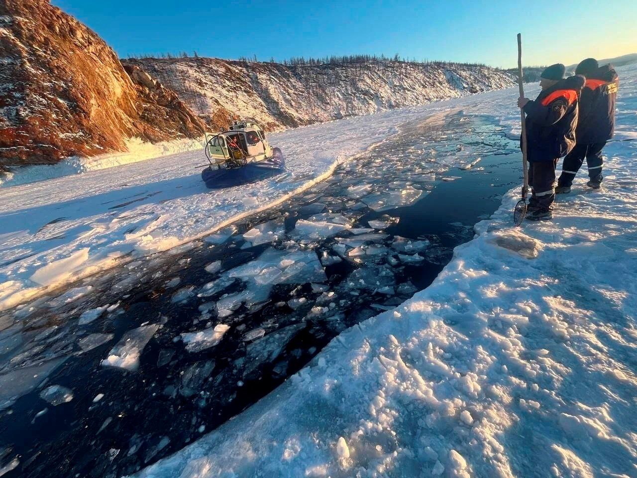 Rescuers work at the scene after a tour bus carrying Chinese tourists plunged into Russia’s Lake Baikal on Friday. Photo: Russia’s Investigative Committee in Irkutsk Region via Reuters