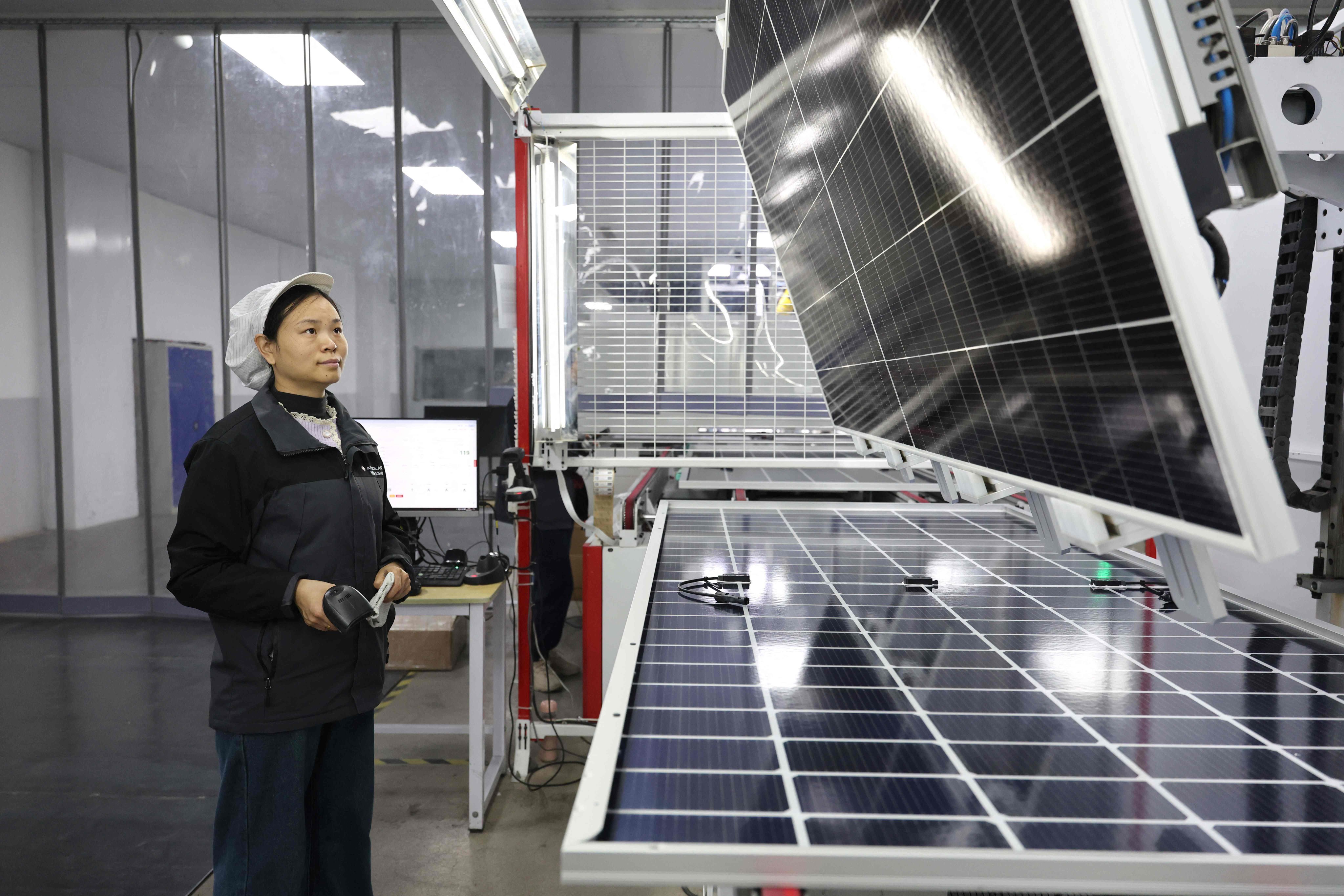 A worker produces solar modules at a solar energy technology company in Huaian, in China’s eastern Jiangsu province, on December 17, 2025. Photo: AFP