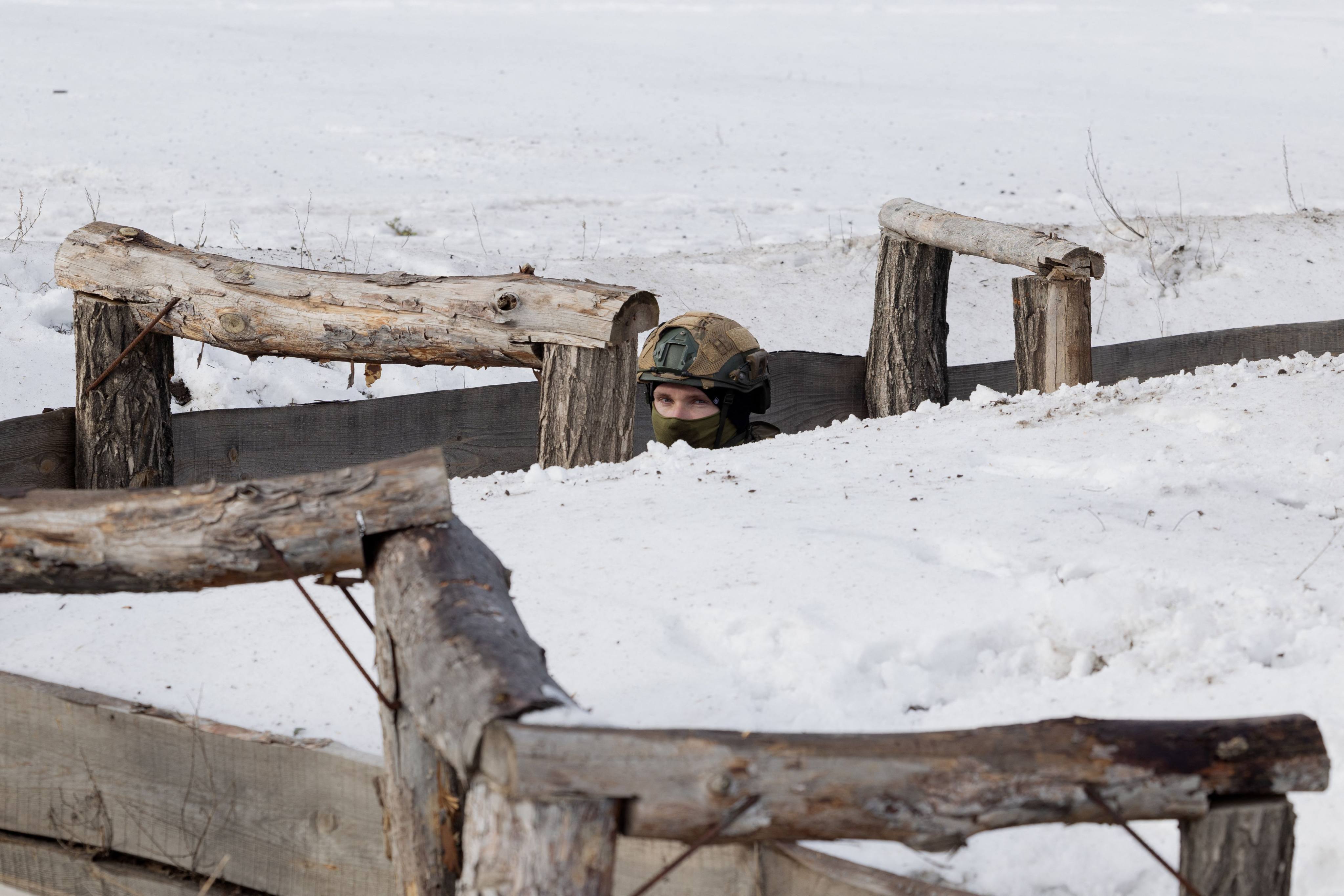 A Ukrainian serviceman of the 18th Sloviansk Brigade of the National Guard of Ukraine participates in training at an undisclosed location in Donetsk region on January 28. Photo: AFP