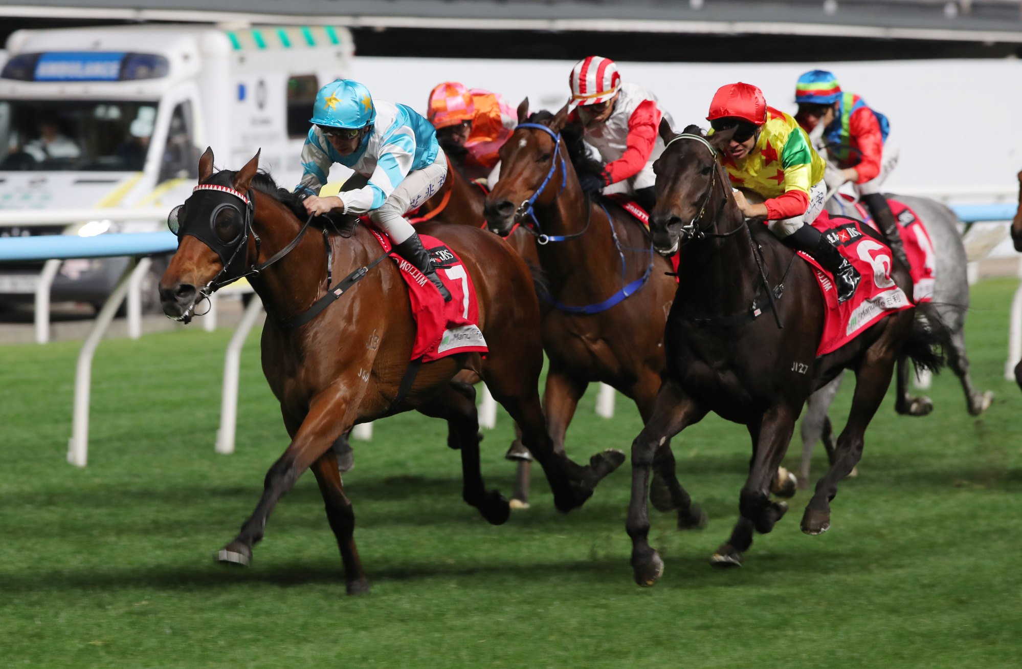 Awesome Fluke (7) breaks the 1,650m track record at Happy Valley.