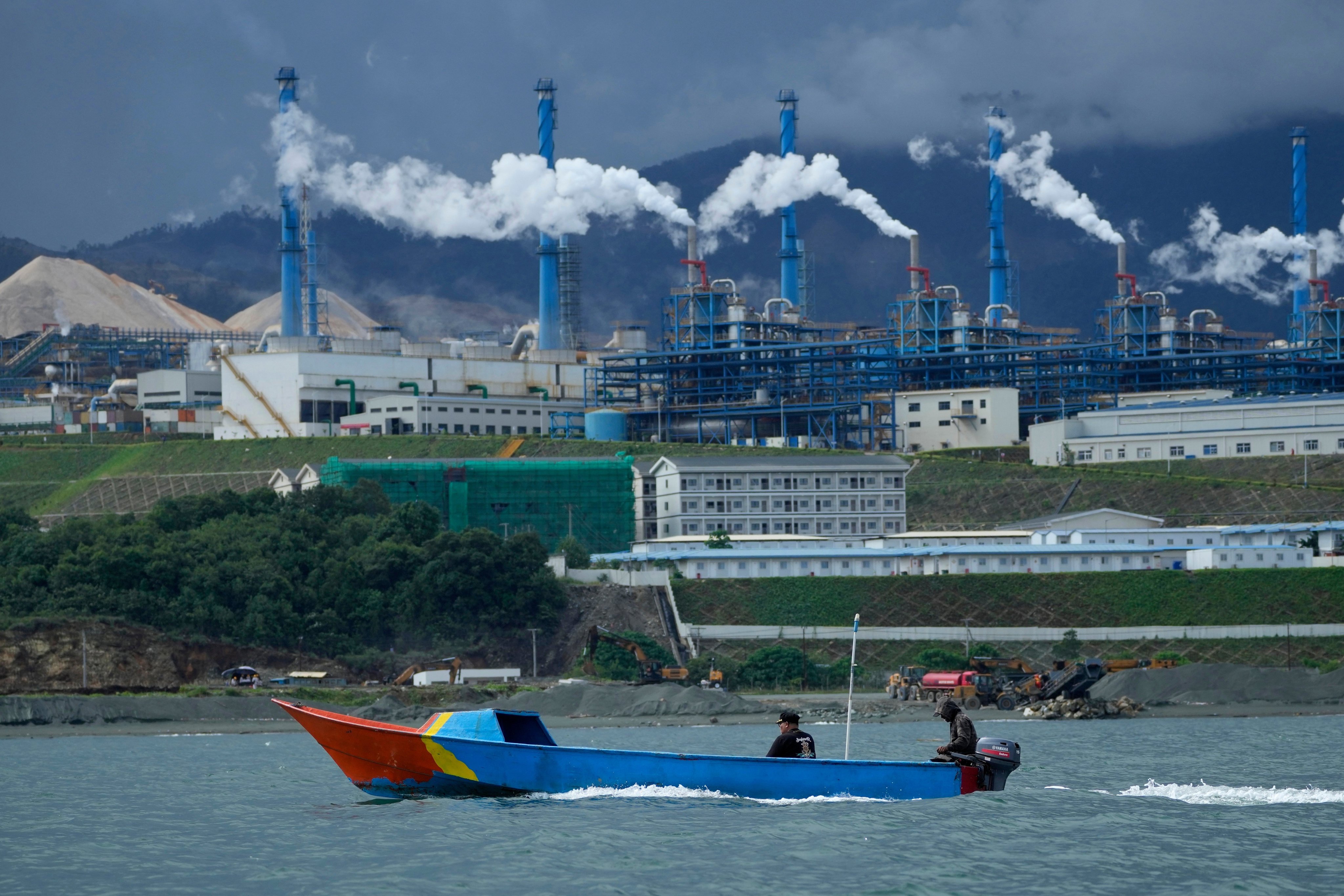 A boat cruises past a nickel processing plant at Indonesia Weda Bay Industrial Park in Central Halmahera, North Maluku province, Indonesia in 2024. Photo: AP