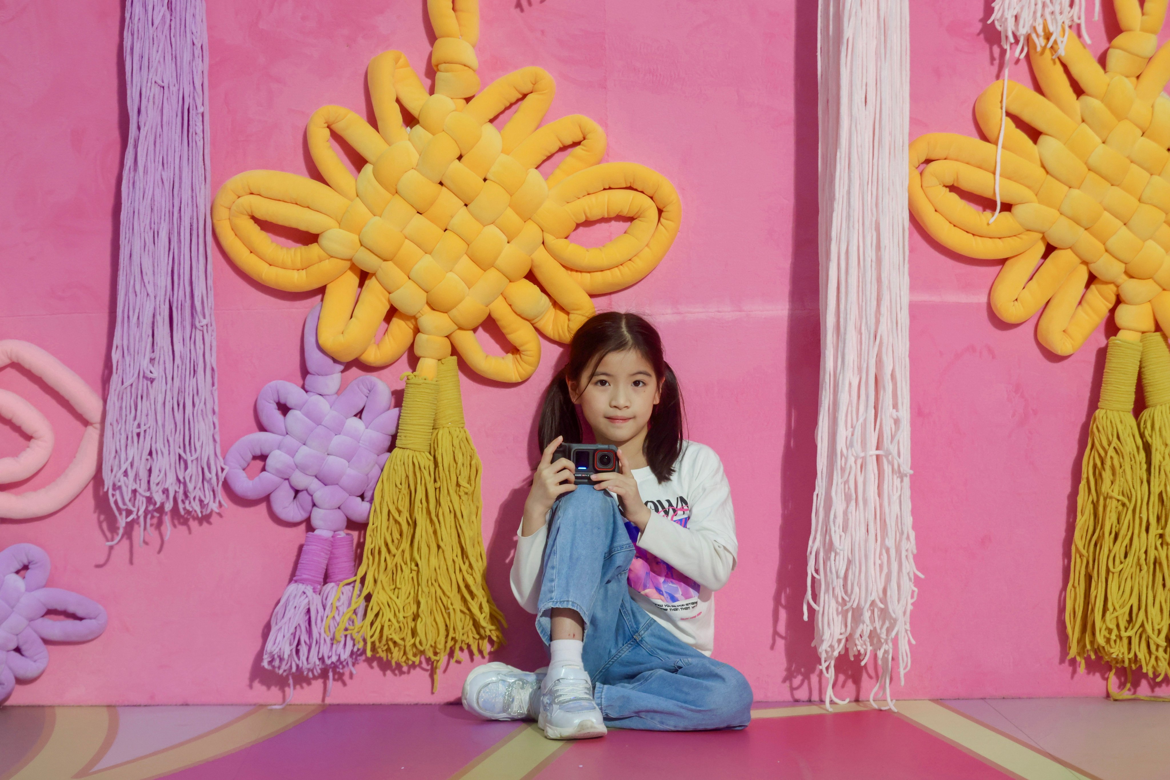 Seven-year-old photographer Yumi Li has built her confidence by taking photos of people on the street. Photo: Jonathan Wong