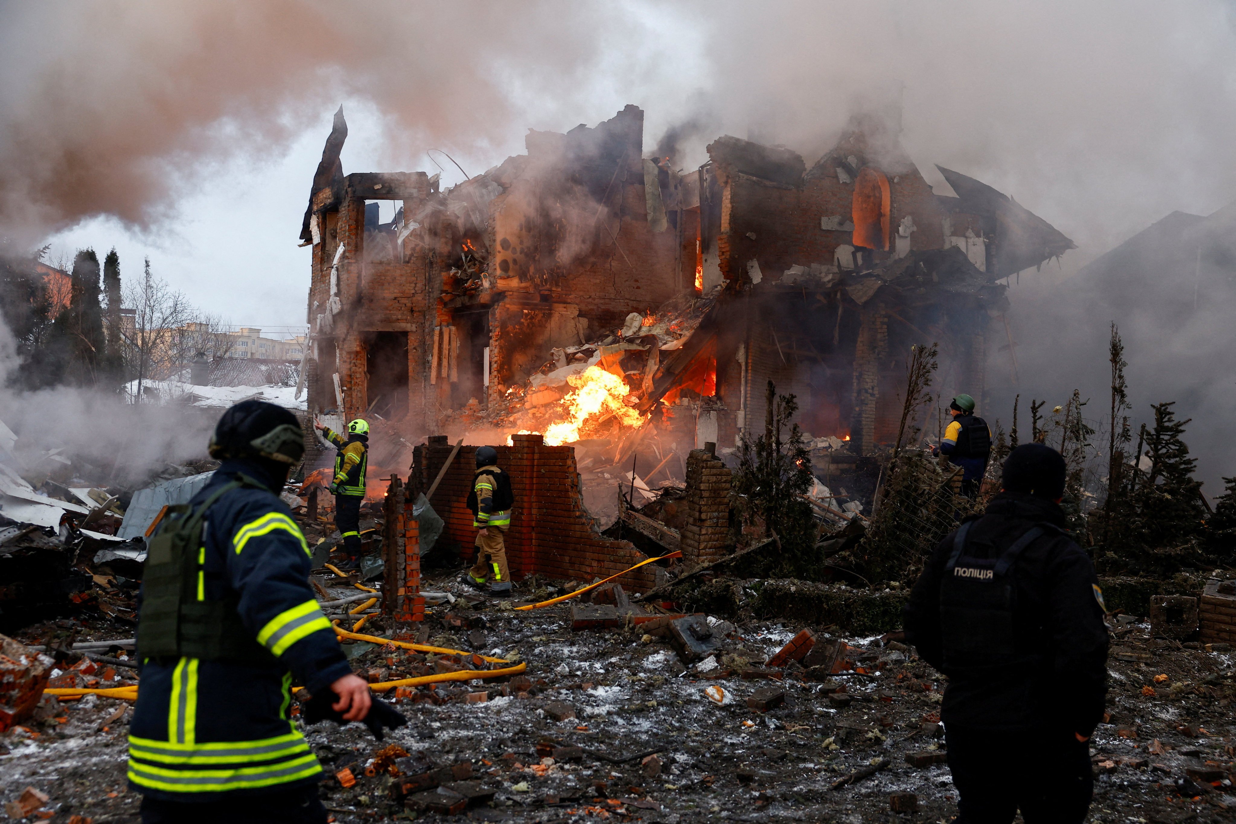 Firefighters work at the site of a residential building damaged during Russian drone and missile strikes in Kyiv, Ukraine, on February 22. Photo: Reuters