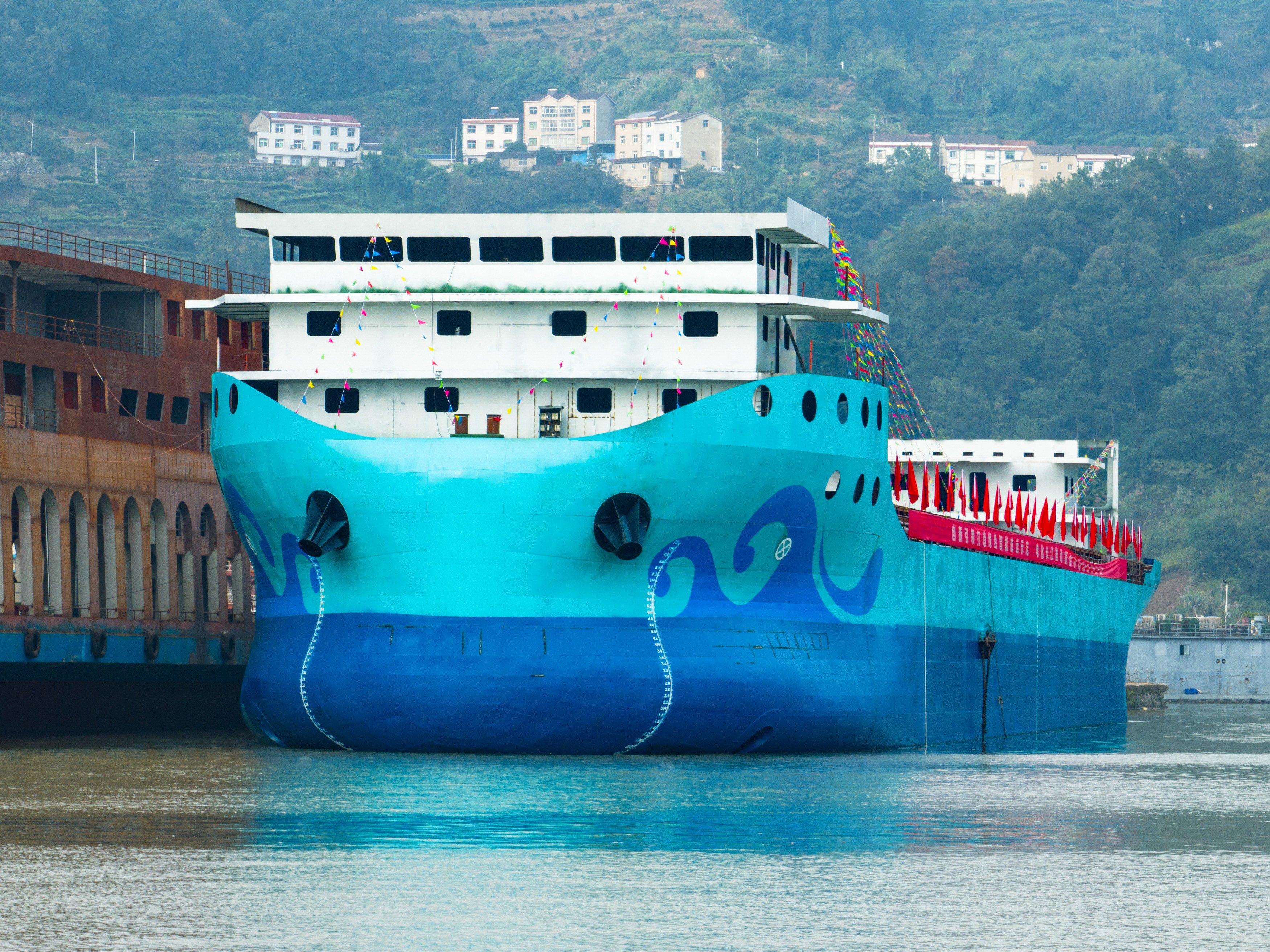The Gezhouba, China’s biggest all-electric bulk carrier, being launched in Yichang, Hubei province, on October 23, 2025. Photo: Xinhua