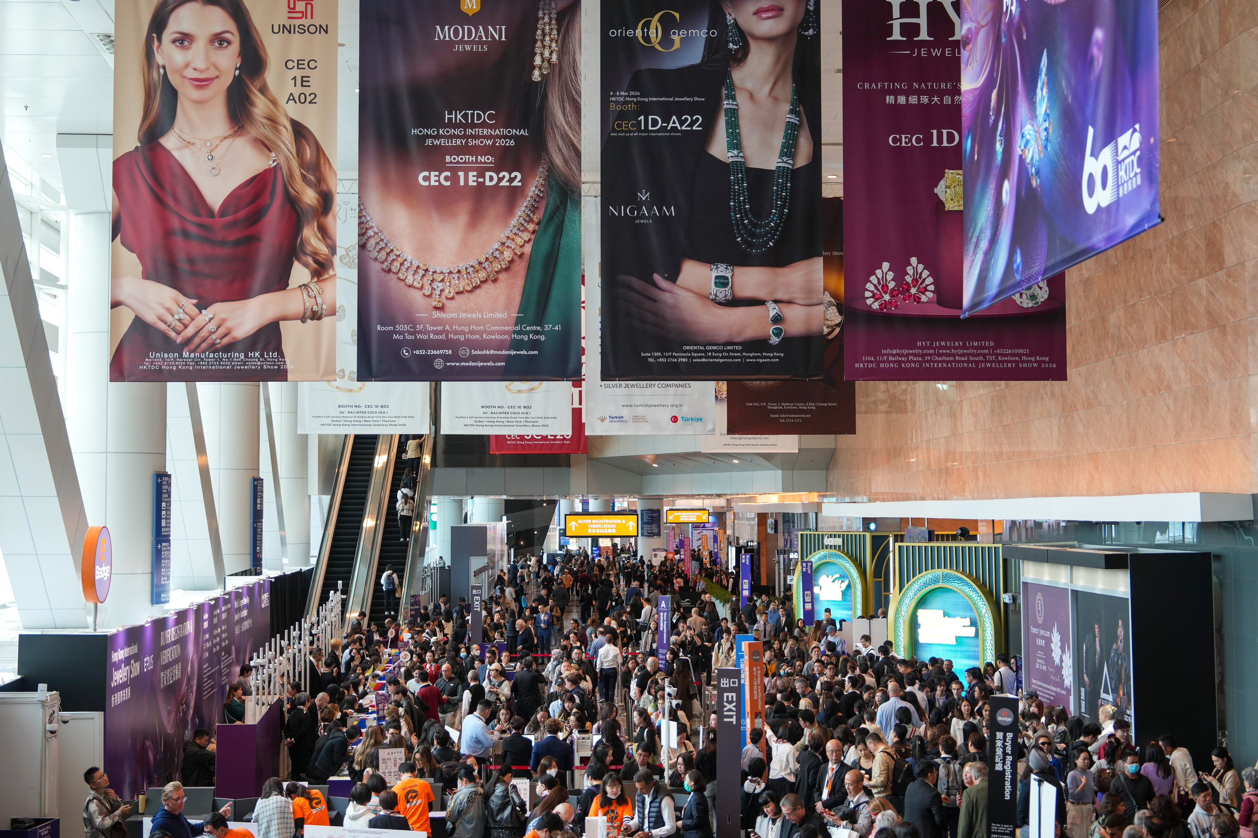 Buyers queue to enter the Hong Kong International Jewellery Show at the Hong Kong Convention and Exhibition Centre on Wednesday. Photo: Sam Tsang
