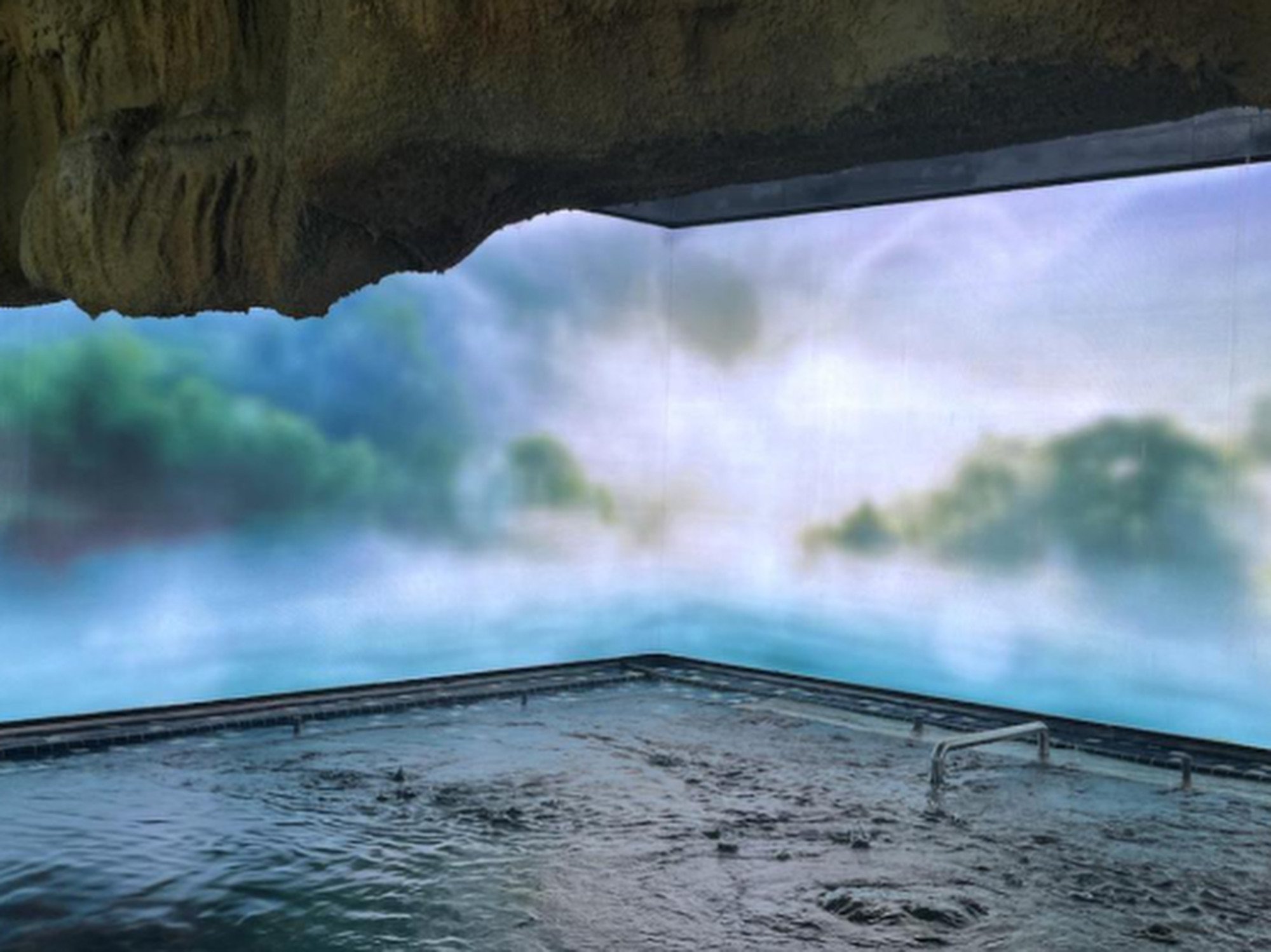 The “Storm Bath Spa” experience, which simulates storms and incorporates mild electric shocks in hot springs, is rapidly gaining popularity among enthusiasts in China. Photo: RedNote