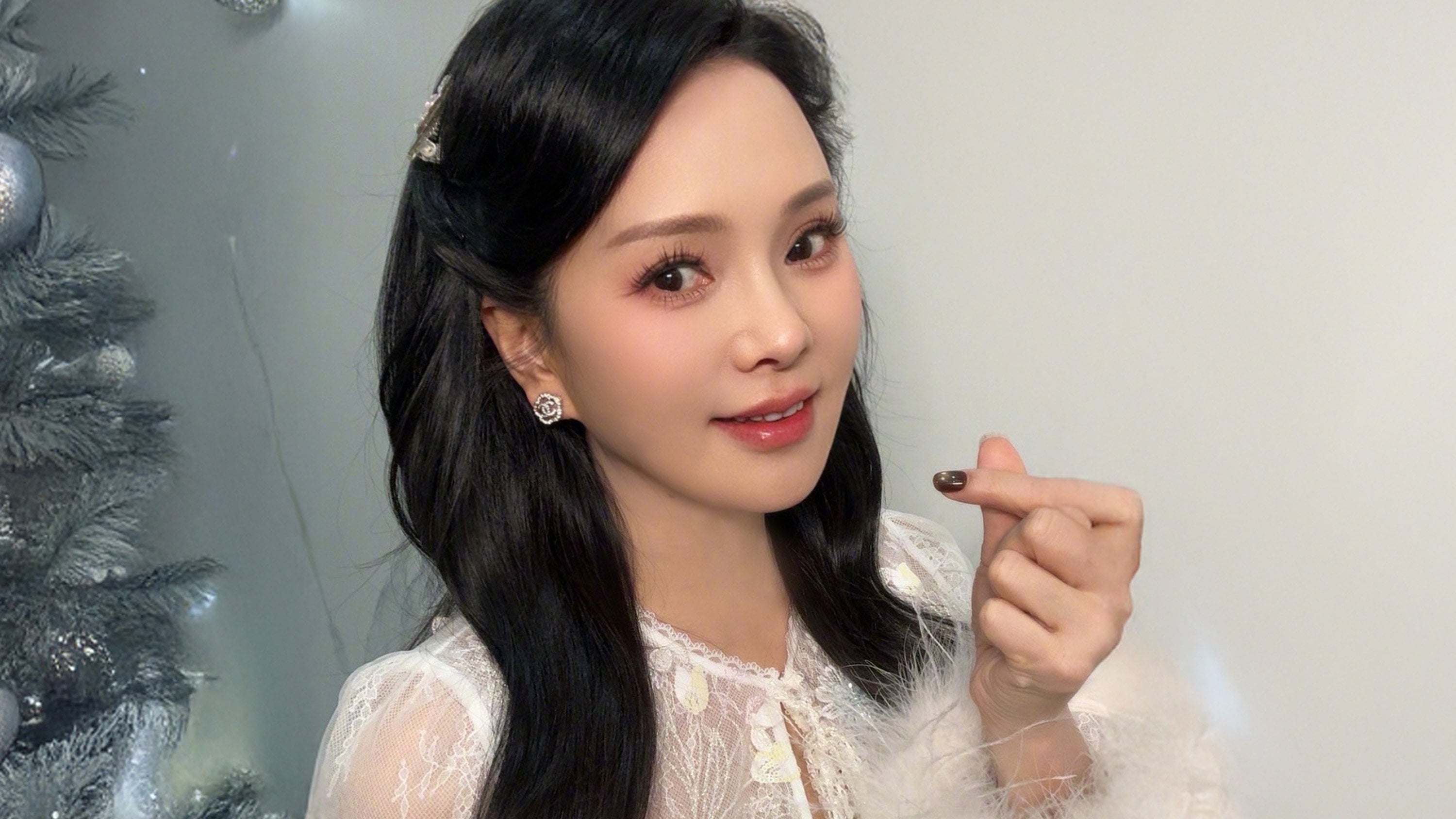 Annie Yi, a well-known 58-year-old Taiwanese singer and actress, recently took to social media to advocate for an end to “female competition”, saying that she does not seek validation for looking “as youthful as a teenager.” Photo: Weibo