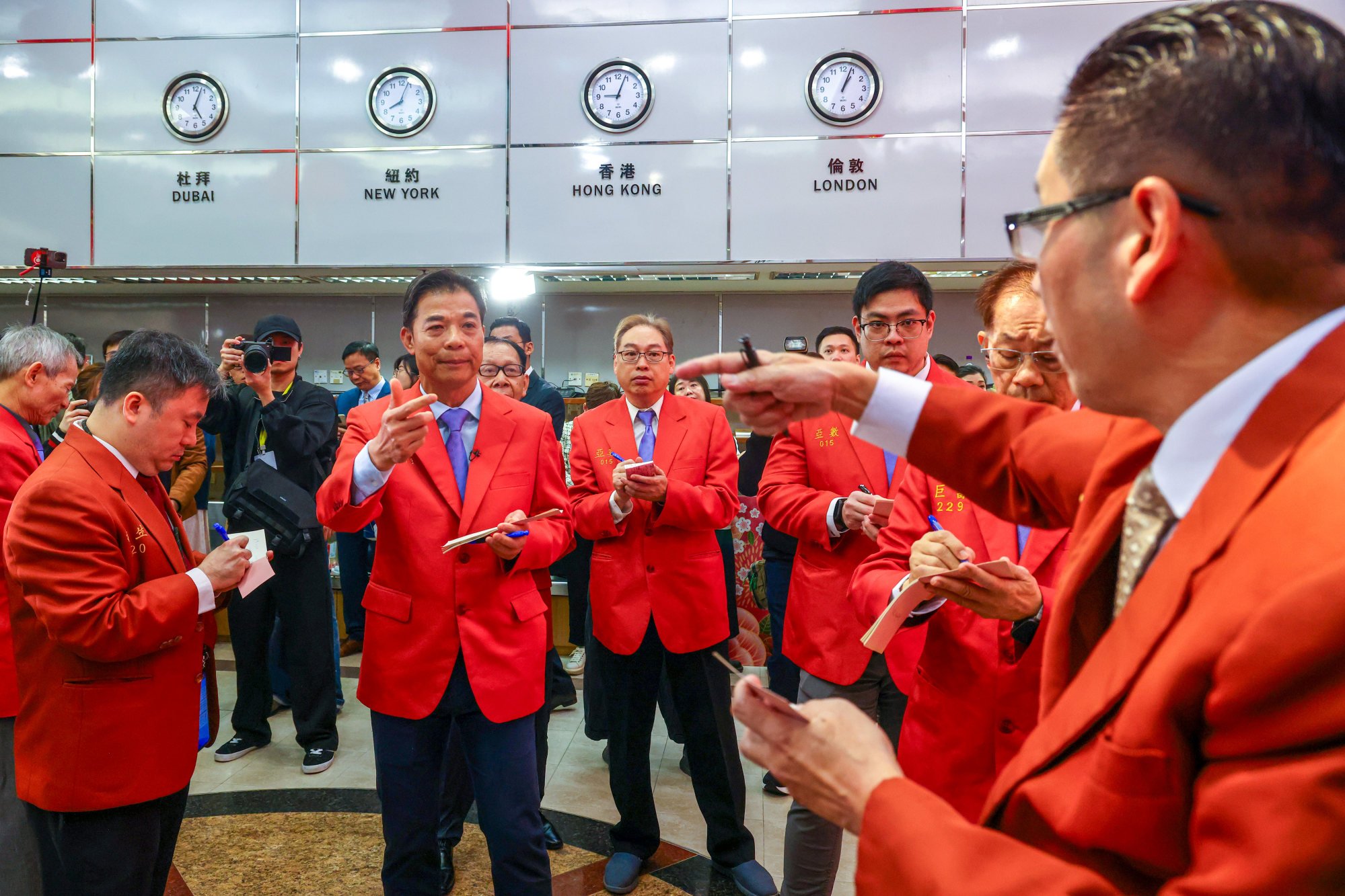 Traders on the trading floor of The Hong Kong Gold Exchange. Gold prices have been volatile amid the geopolitical tensions. Photo: Dickson Lee