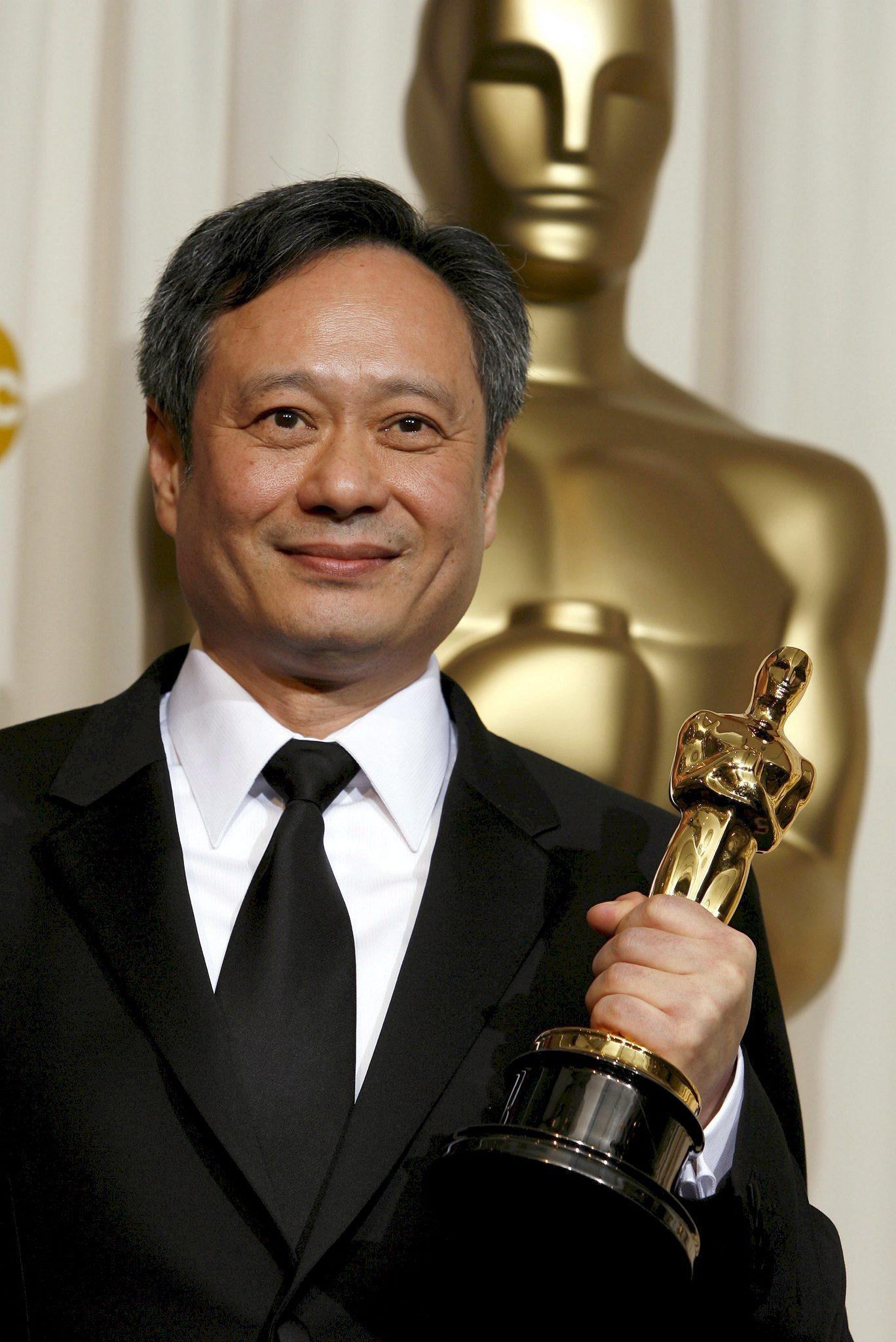 Ang Lee holds his Oscar for achievement in directing. He is the first Asian winner of the award. Photo: EPA