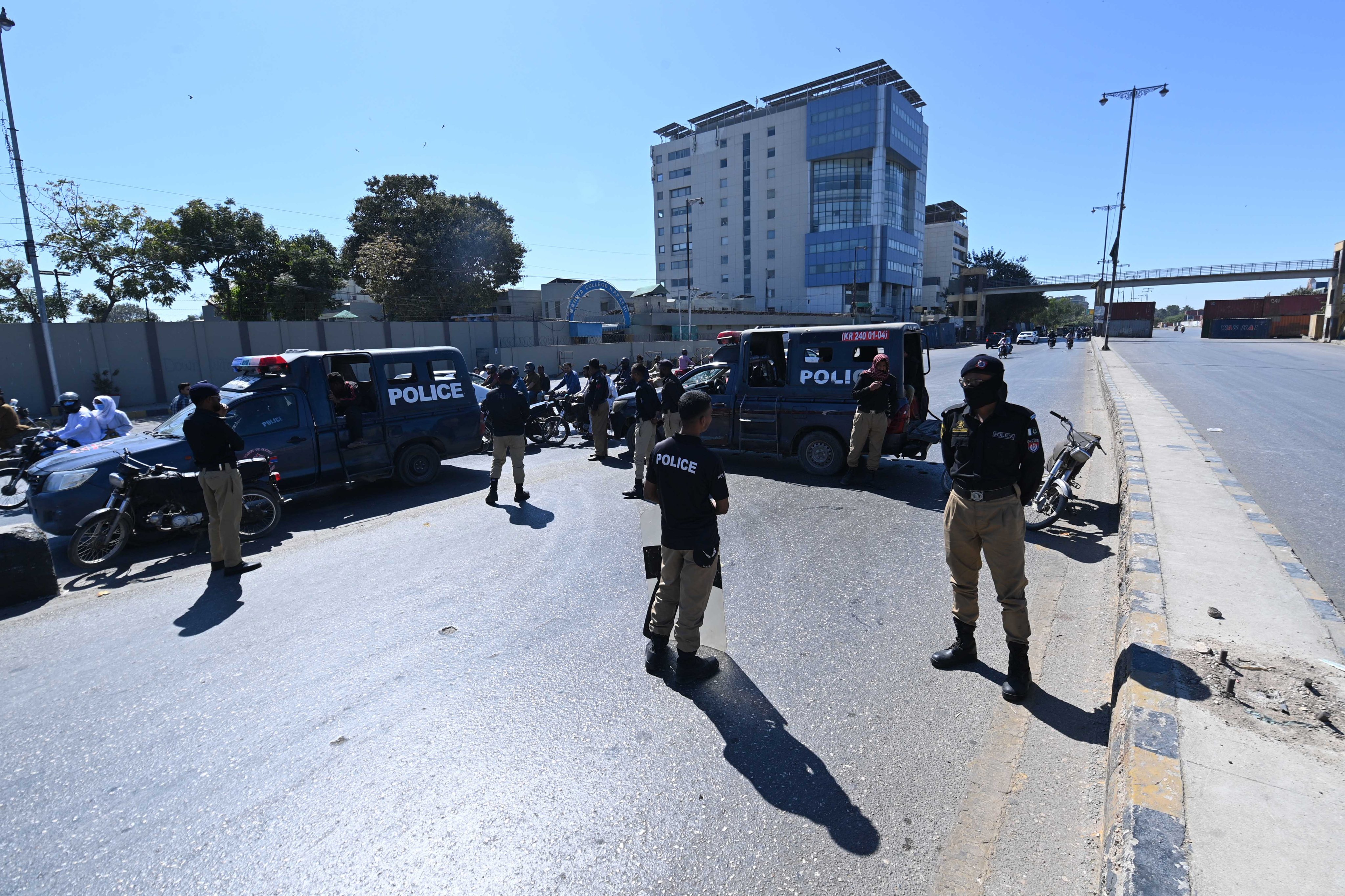 Pakistani security officers stand guard at the entrance to the US consulate in Karachi on Wednesday. Photo: EPA