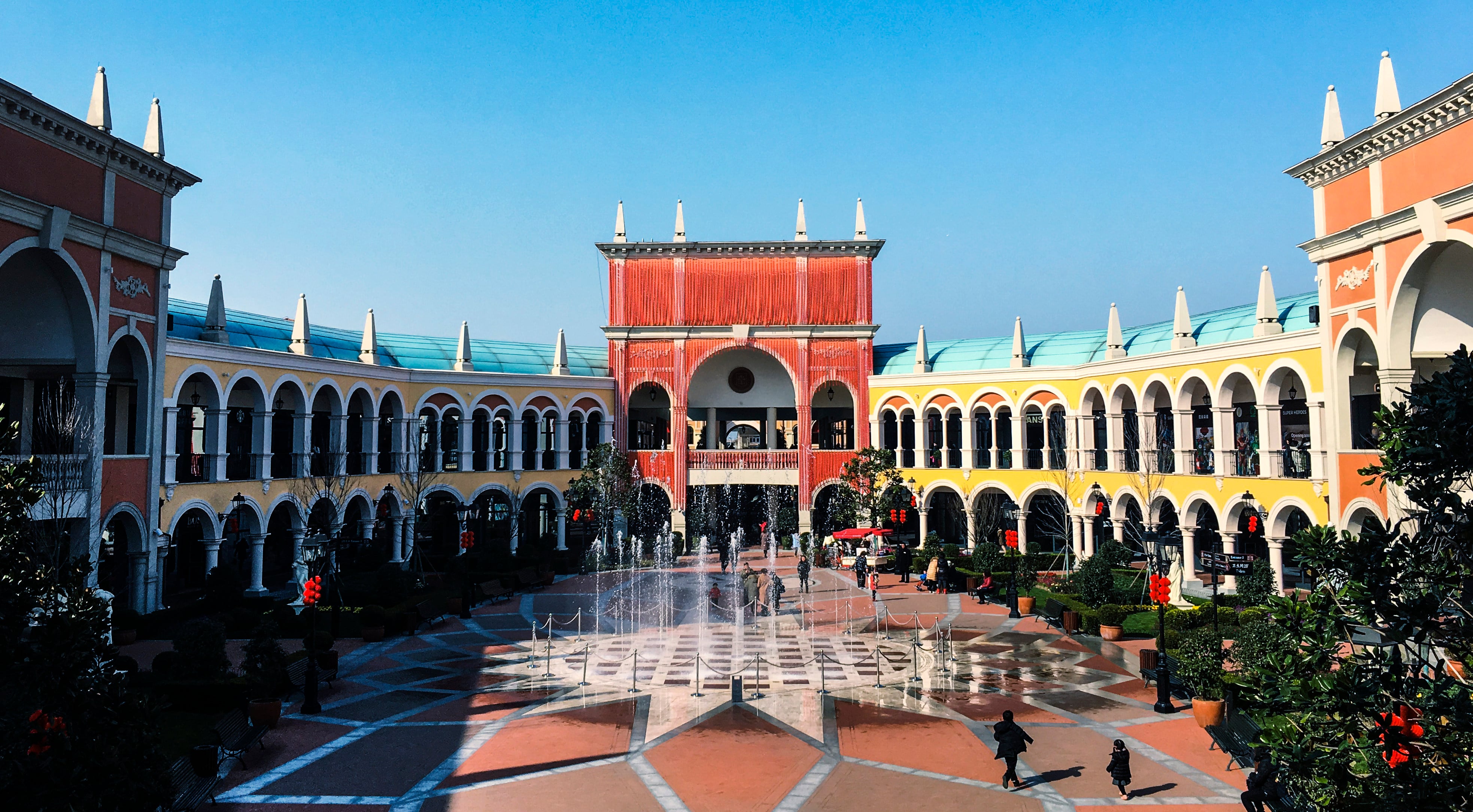 Consumers shop at Florentia Village in suburban Shanghai. Photo: Maggie Zhang