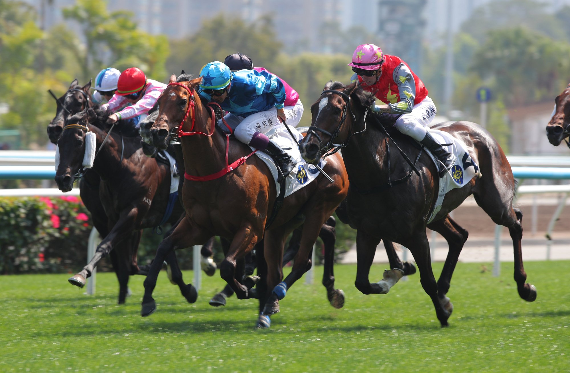 The Golden Knight (right) flashes home under James Orman.