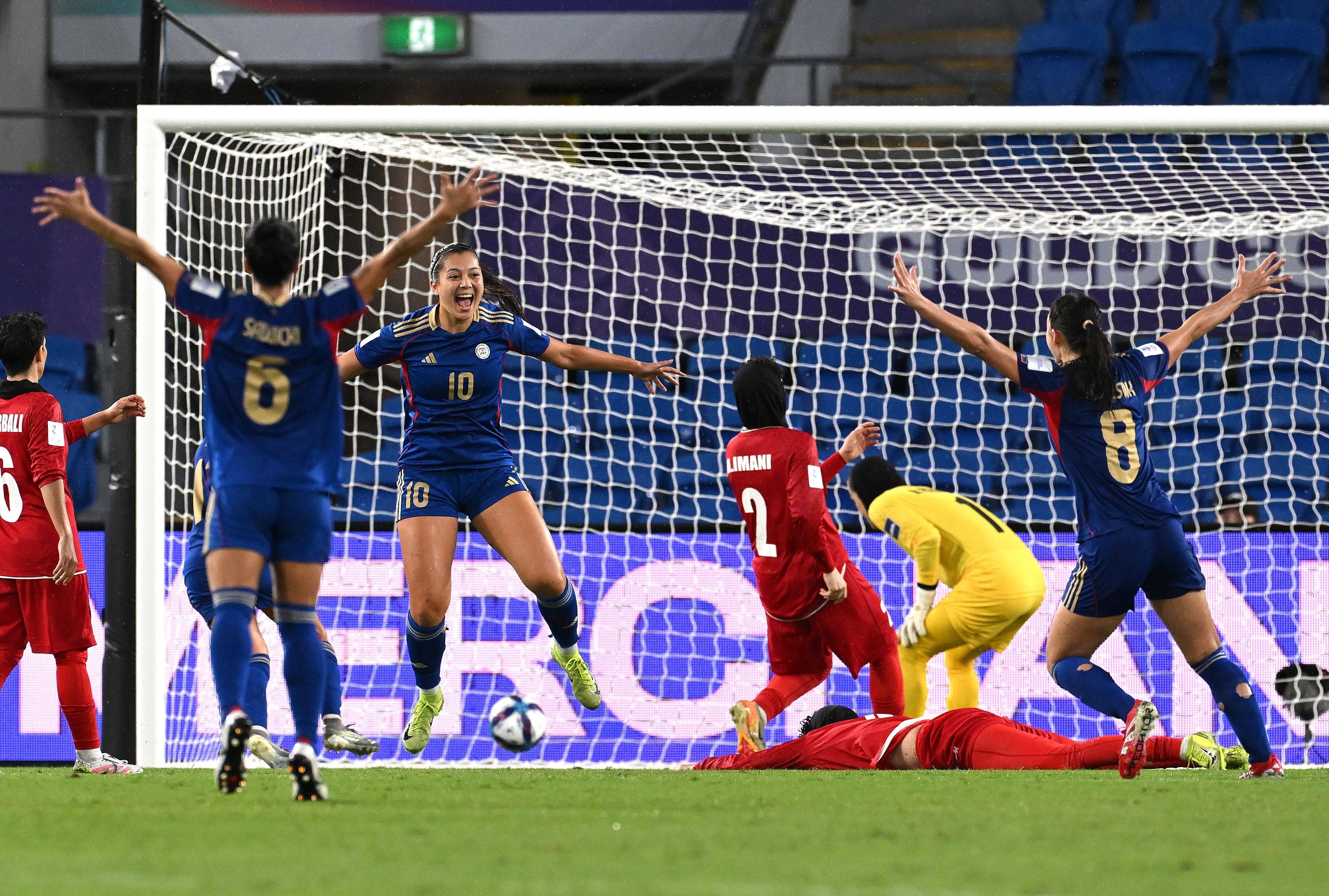 Philippines’ Chandler McDaniel (centre) scores her team’s second goal in their Women’s Asian Cup match against Iran at Gold Coast Stadium on Sunday. Photo: dpa