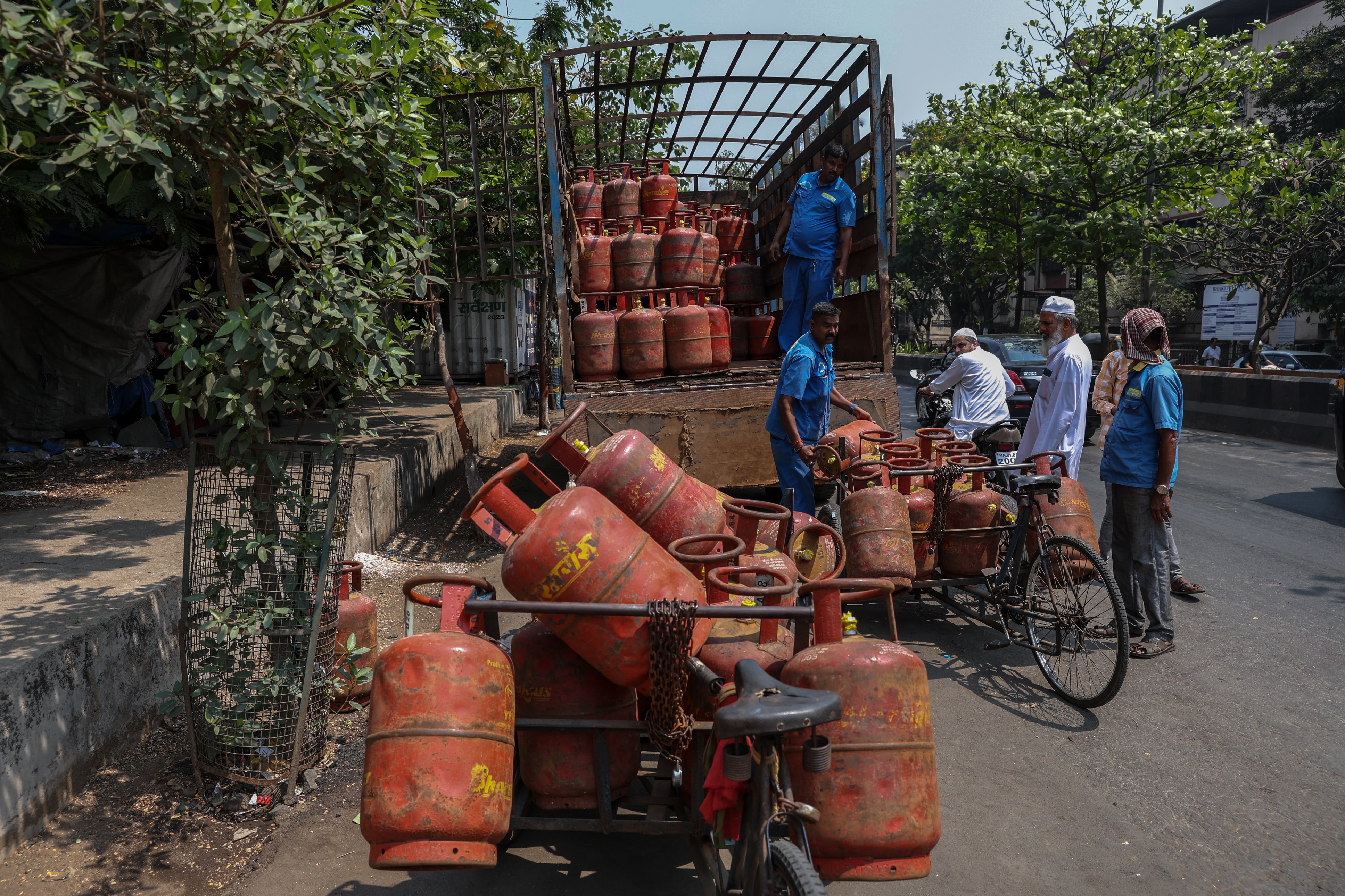 A man carries a liquefied petroleum gas (LPG) cylinder in Mumbai on Wednesday. India has implemented several measures to secure energy supplies and manage demand. Photo: EPA