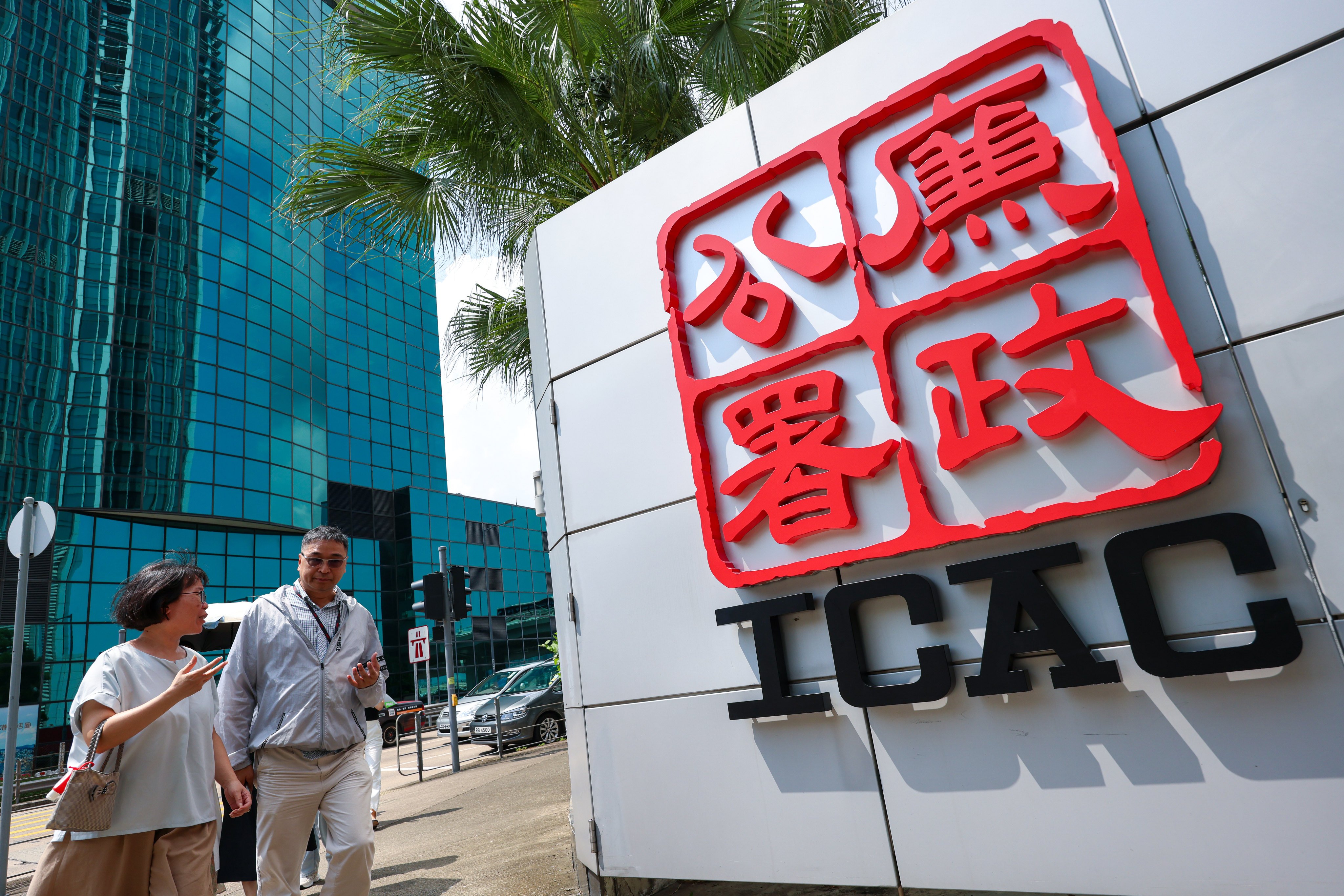 scmp.com - Enoch Yiu - Hong Kong's corruption watchdog detains Guotai Junan employee, seizes documents