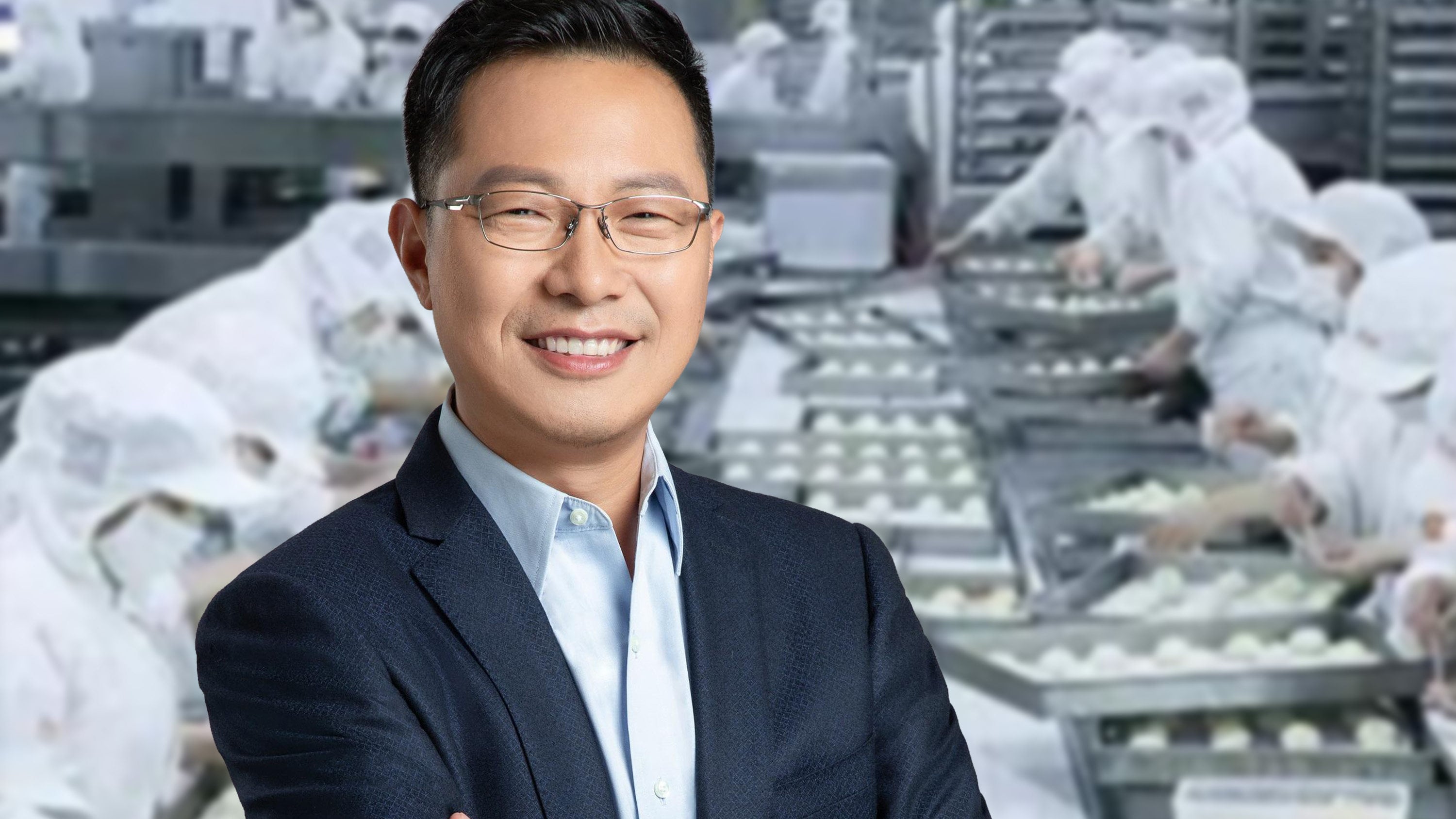 Liu Huiping, China’s “King of Steamed Buns,” dropped out of secondary school and now earns US$26 million annually from his steamed bun empire, which has over 5,000 stores across the country. Photo: SCMP composite/sina/nbd.com.cn