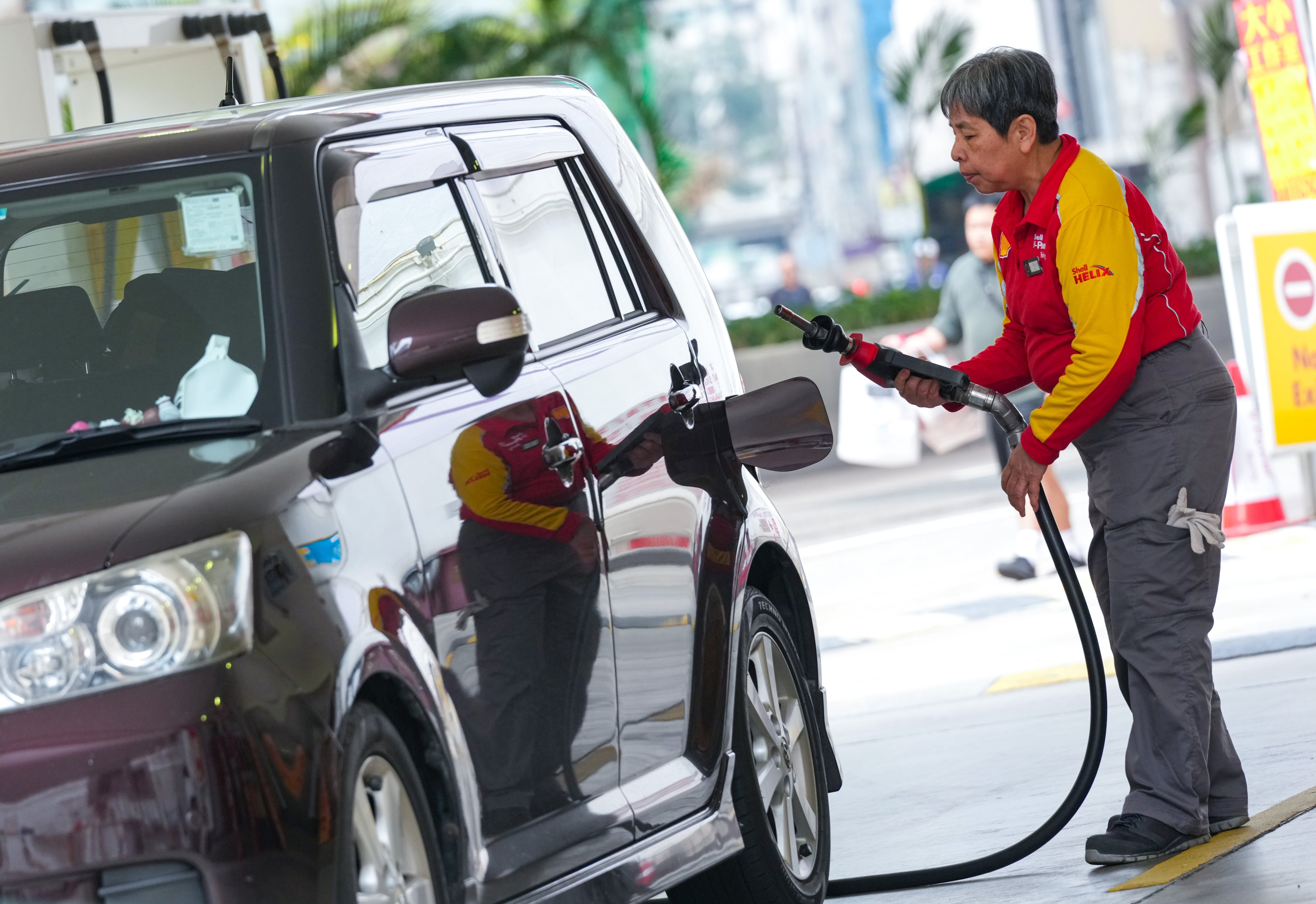 An attendant fillls a tank at a petrol station in Mong Kok on March 11. Photo: Jelly Tse