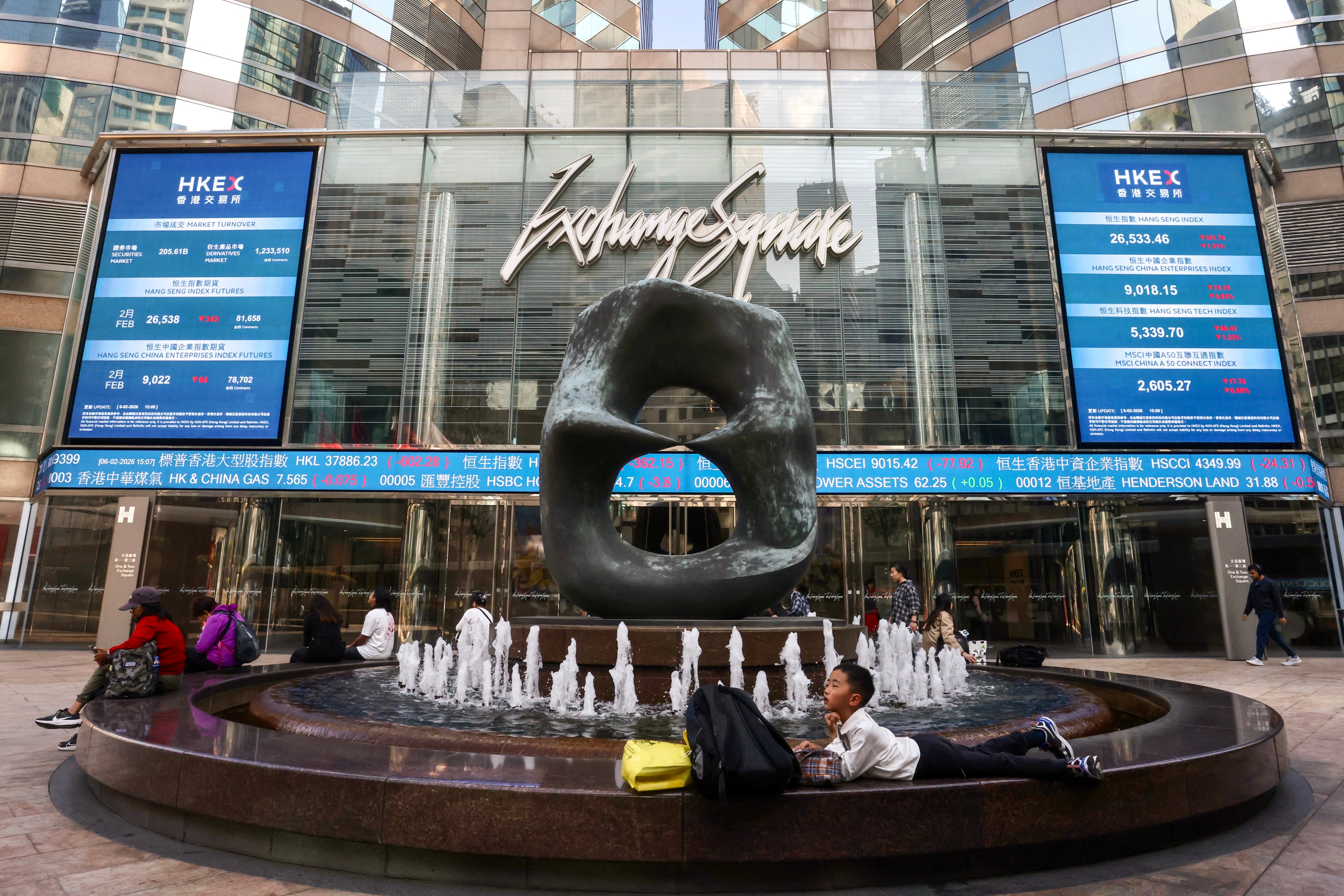 Hong Kong stock continued to fall on Friday. Photo: Jonathan Wong